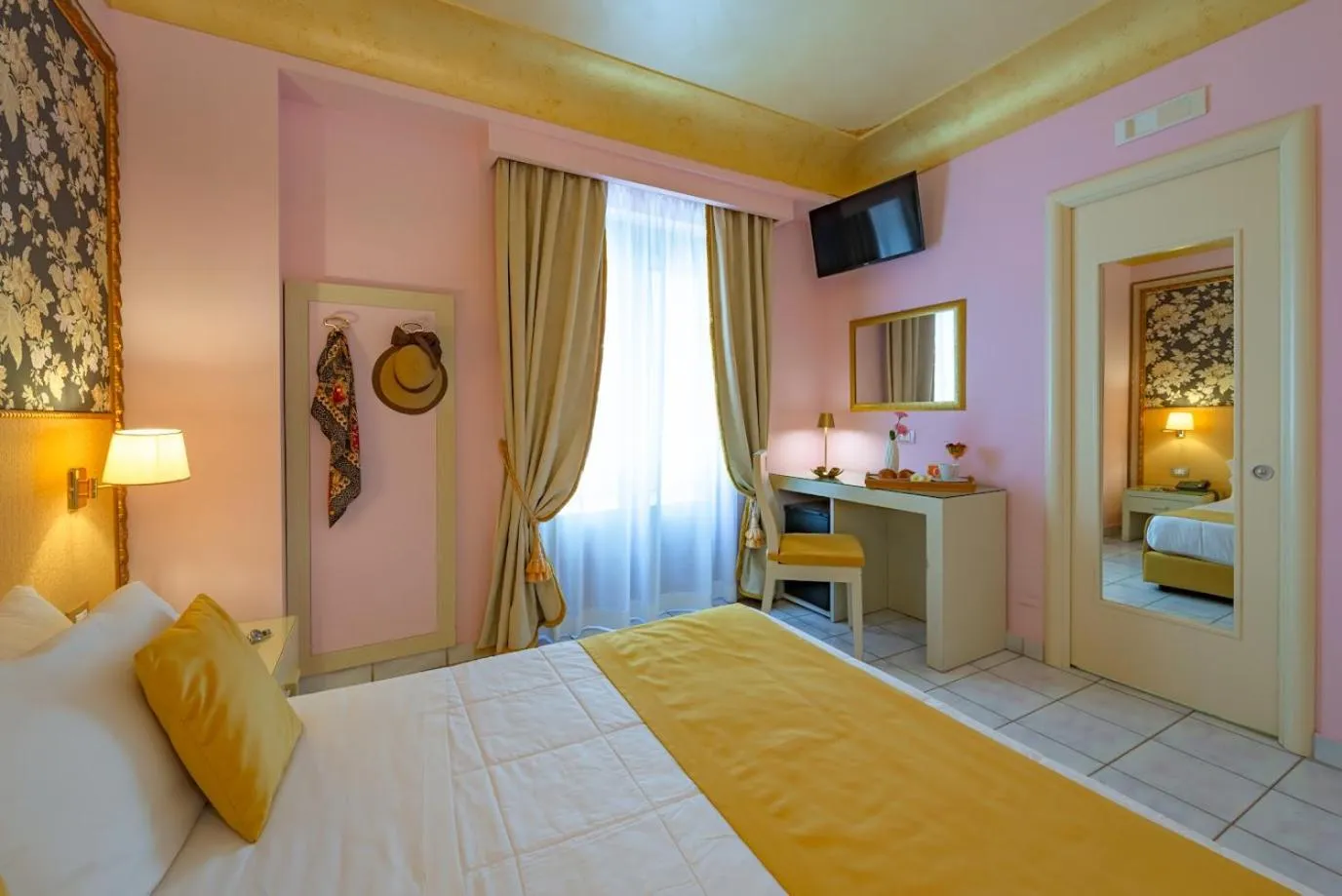 Bedroom, Bed in Fazio Rooms