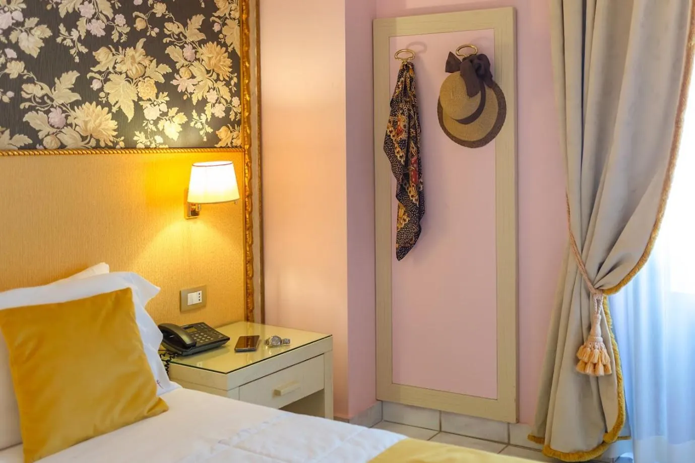 Bedroom, Bed in Fazio Rooms