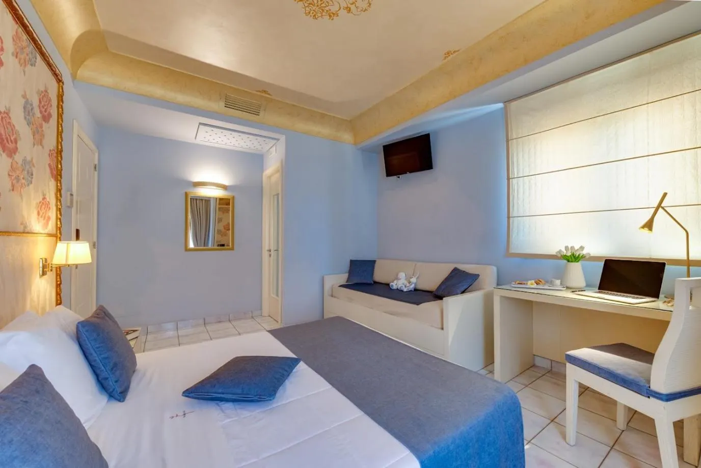 Bedroom, Bed in Fazio Rooms