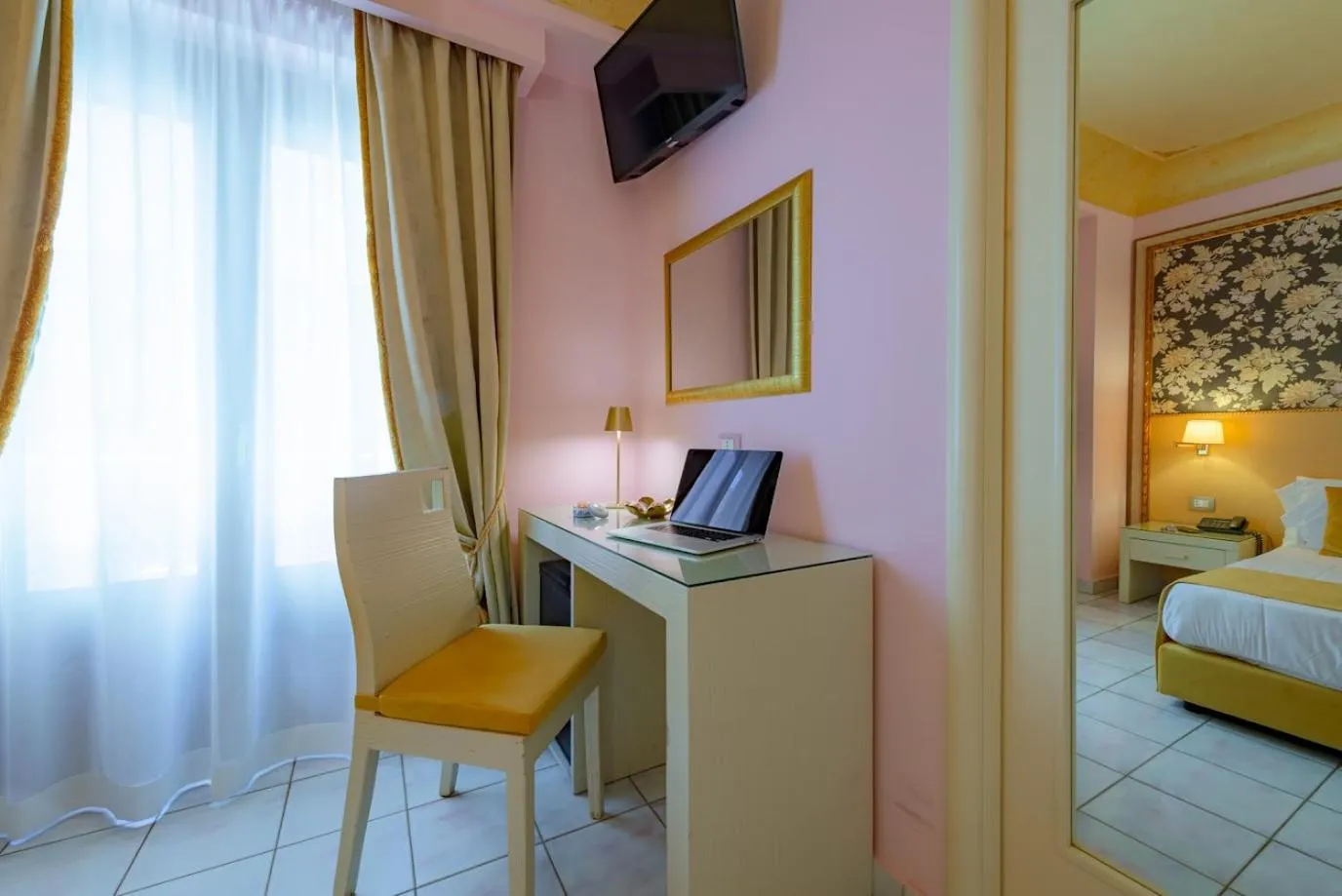 Bedroom, Bed in Fazio Rooms