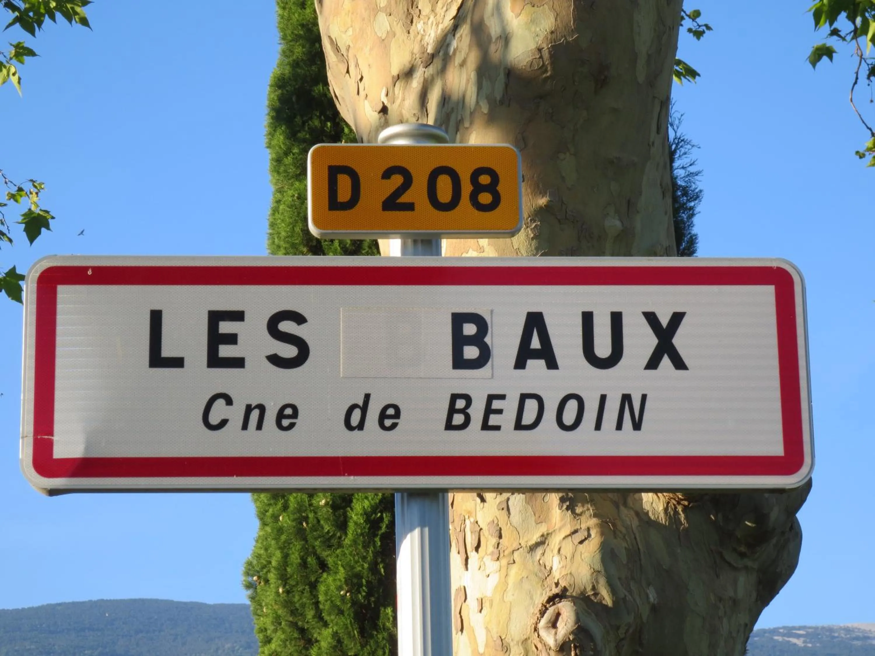 Logo/Certificate/Sign in Oustau du Ventoux