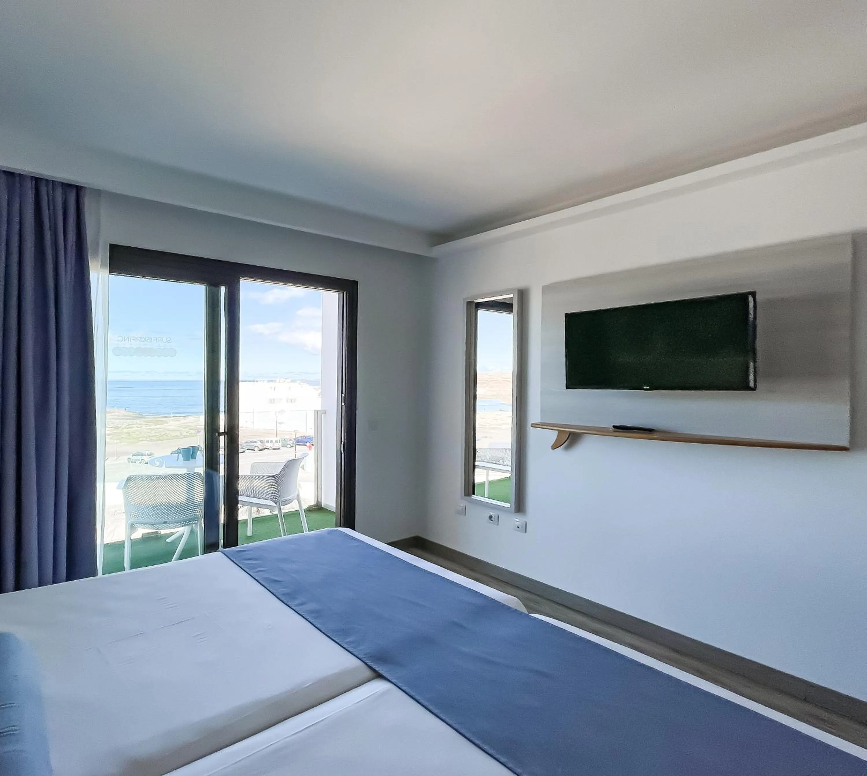 TV and multimedia, Bed in Corralejo Surfing Colors Hotel&Apartments