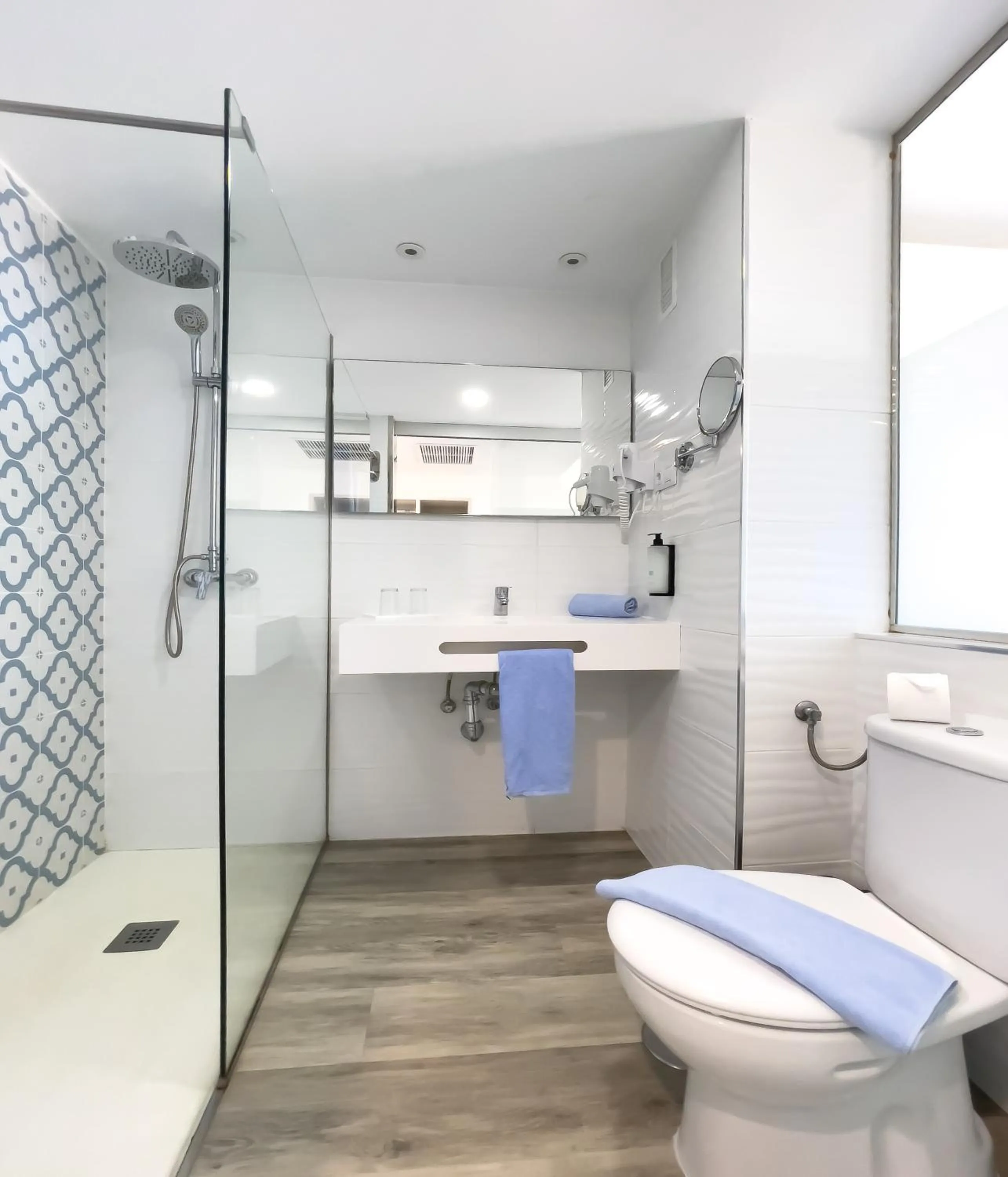 Bathroom in Corralejo Surfing Colors Hotel&Apartments