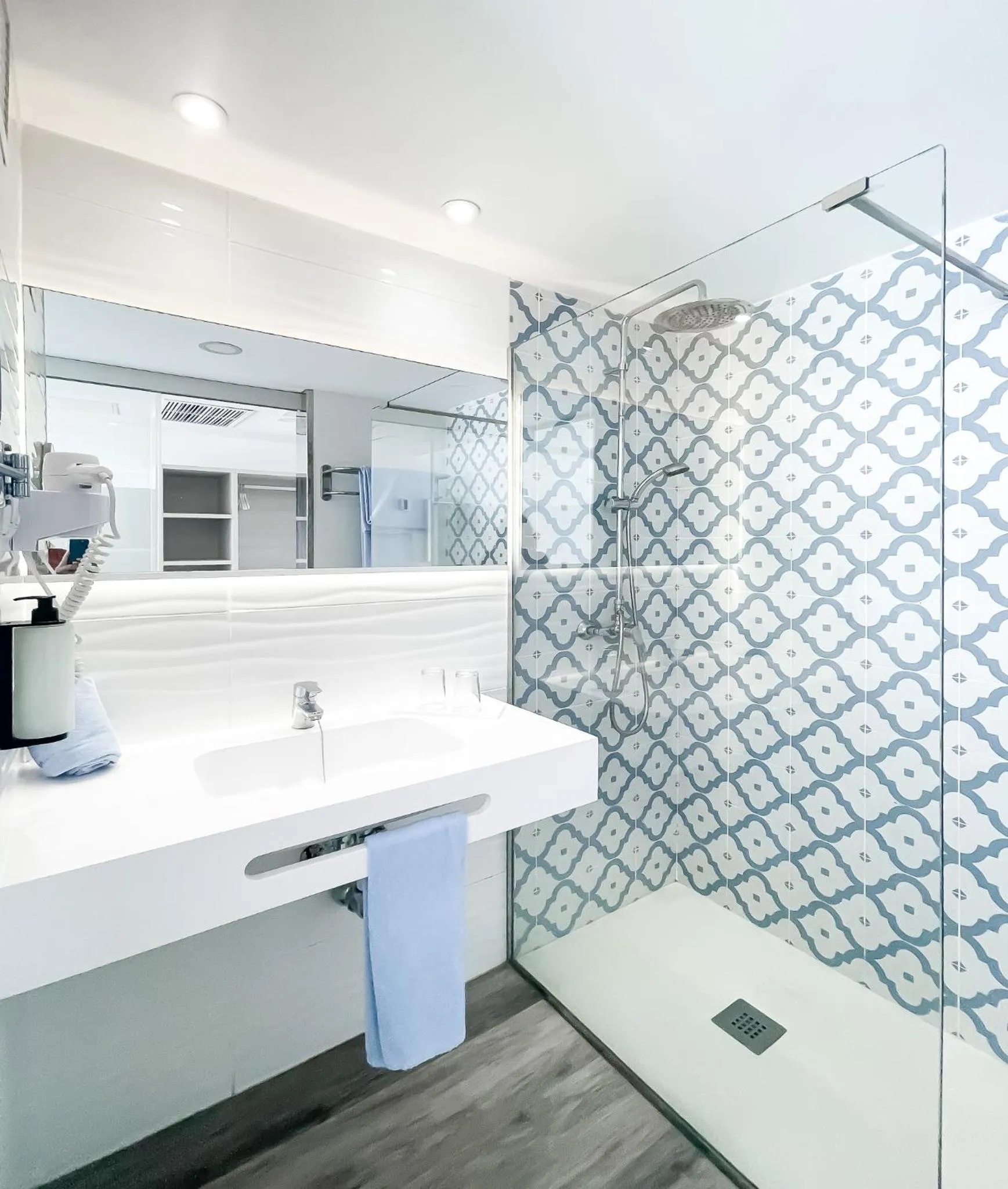 Shower in Corralejo Surfing Colors Hotel&Apartments