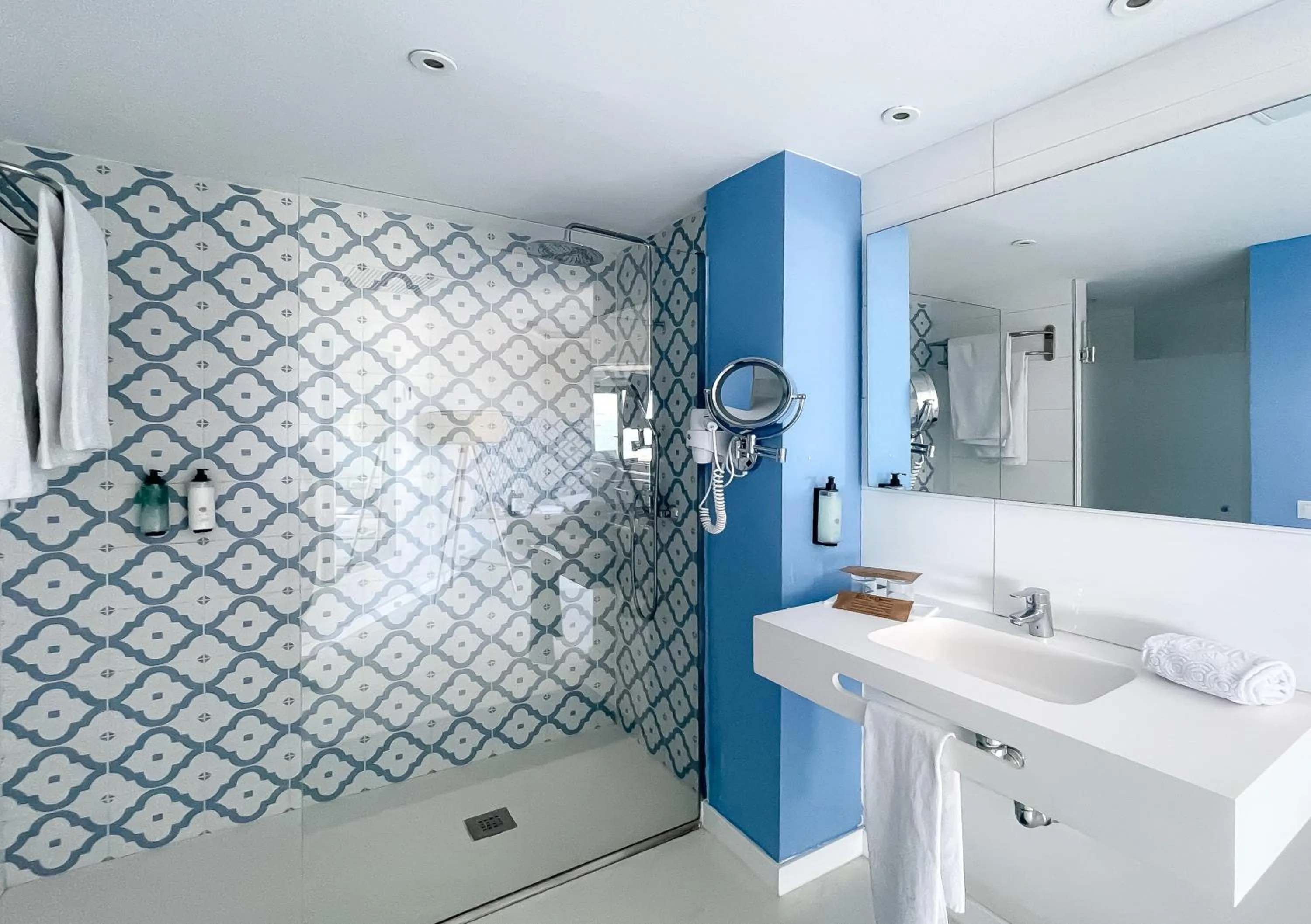 Bathroom in Corralejo Surfing Colors Hotel&Apartments