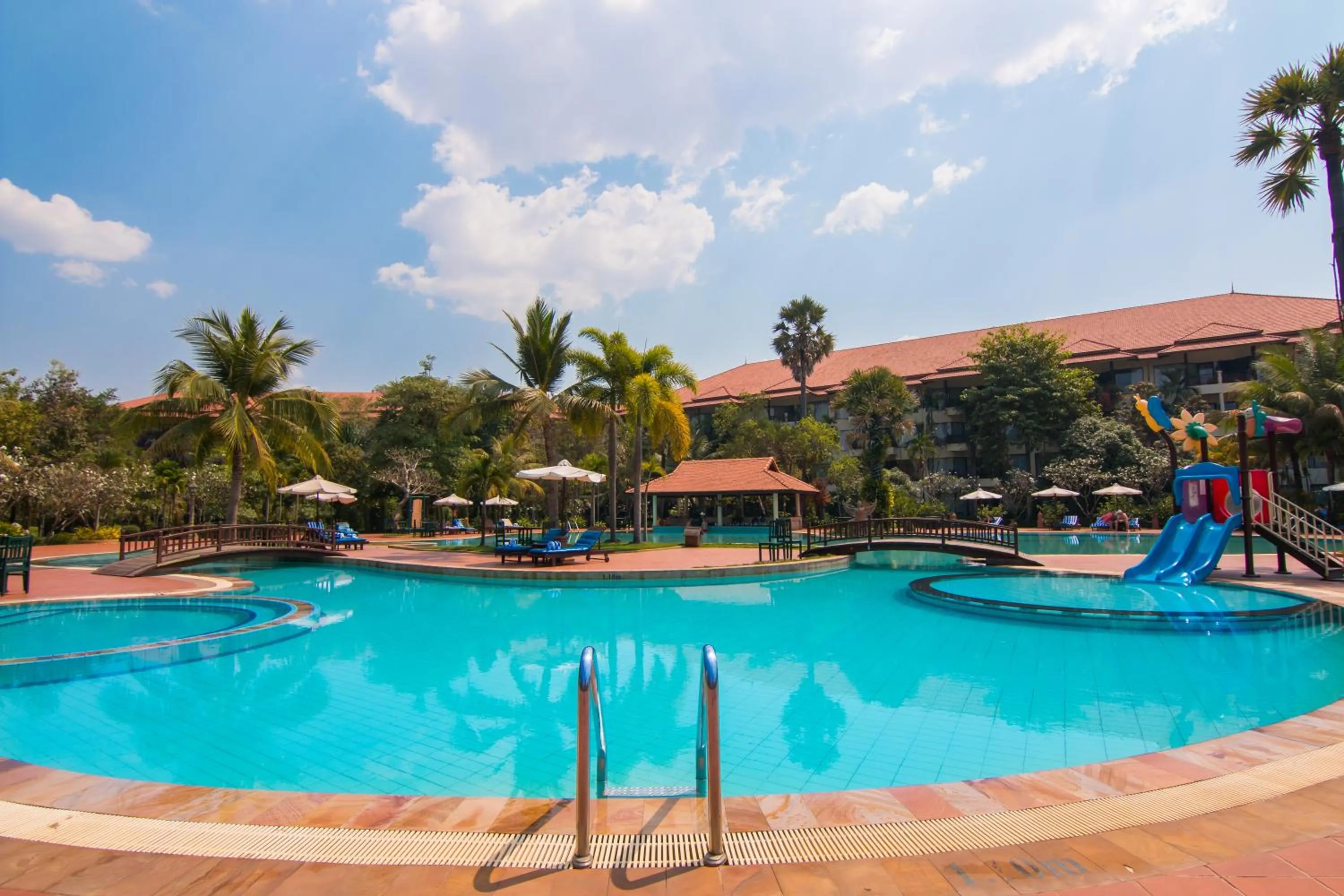 Swimming pool in Angkor Palace Resort & Spa