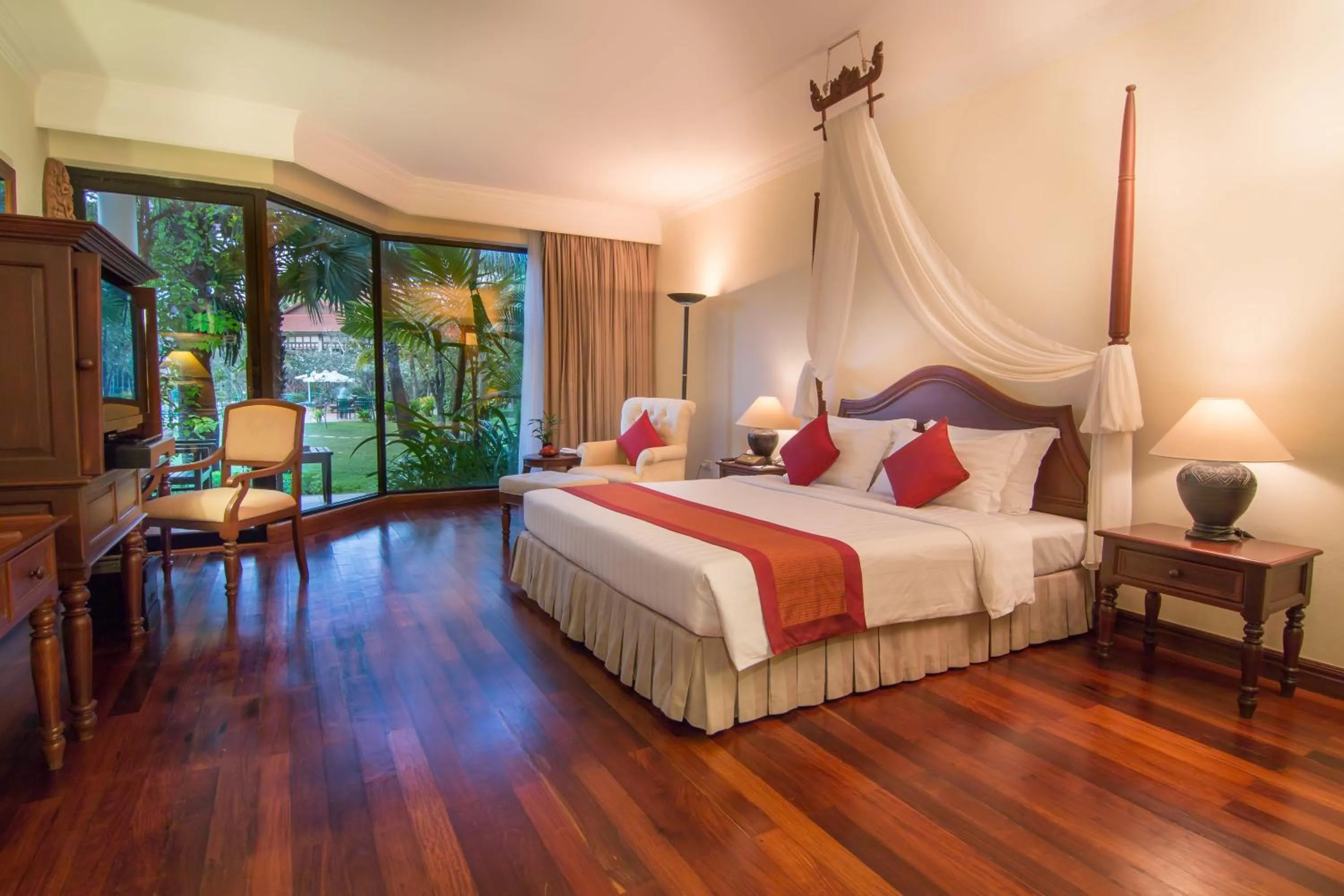 TV and multimedia, Bed in Angkor Palace Resort & Spa