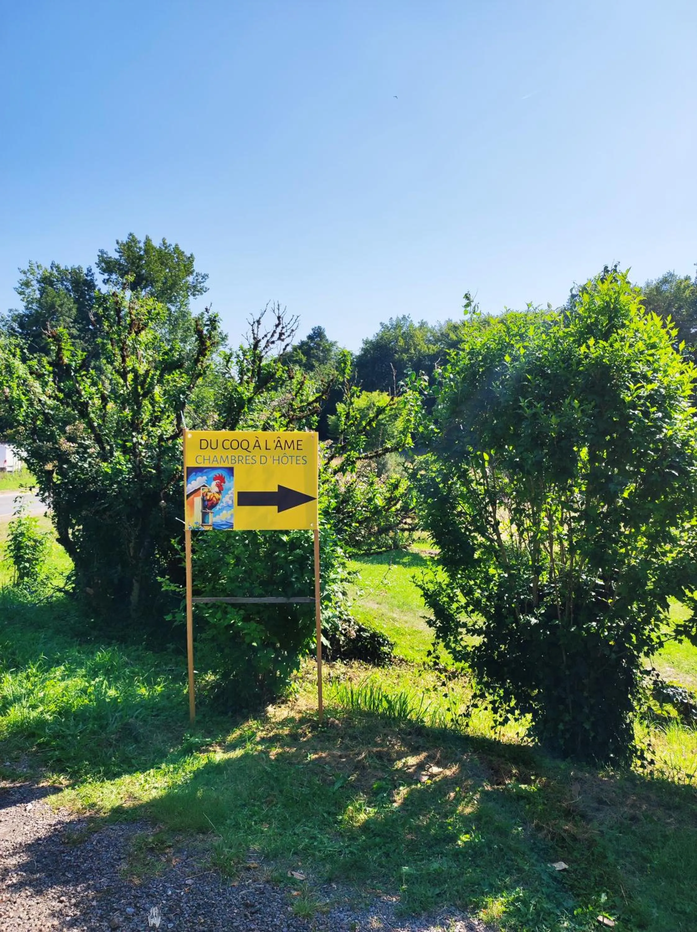 Facade/entrance in Du coq à l'âme