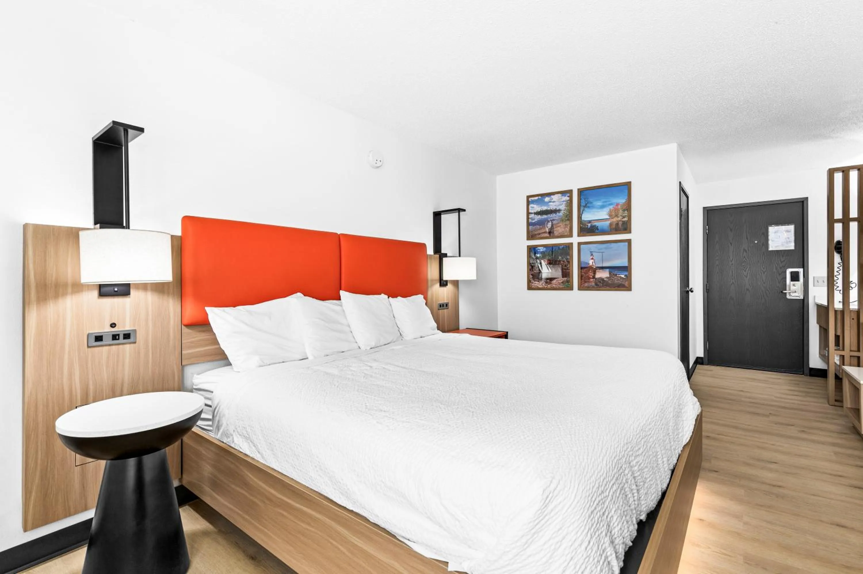 Bed in Superior & Sage Hotel