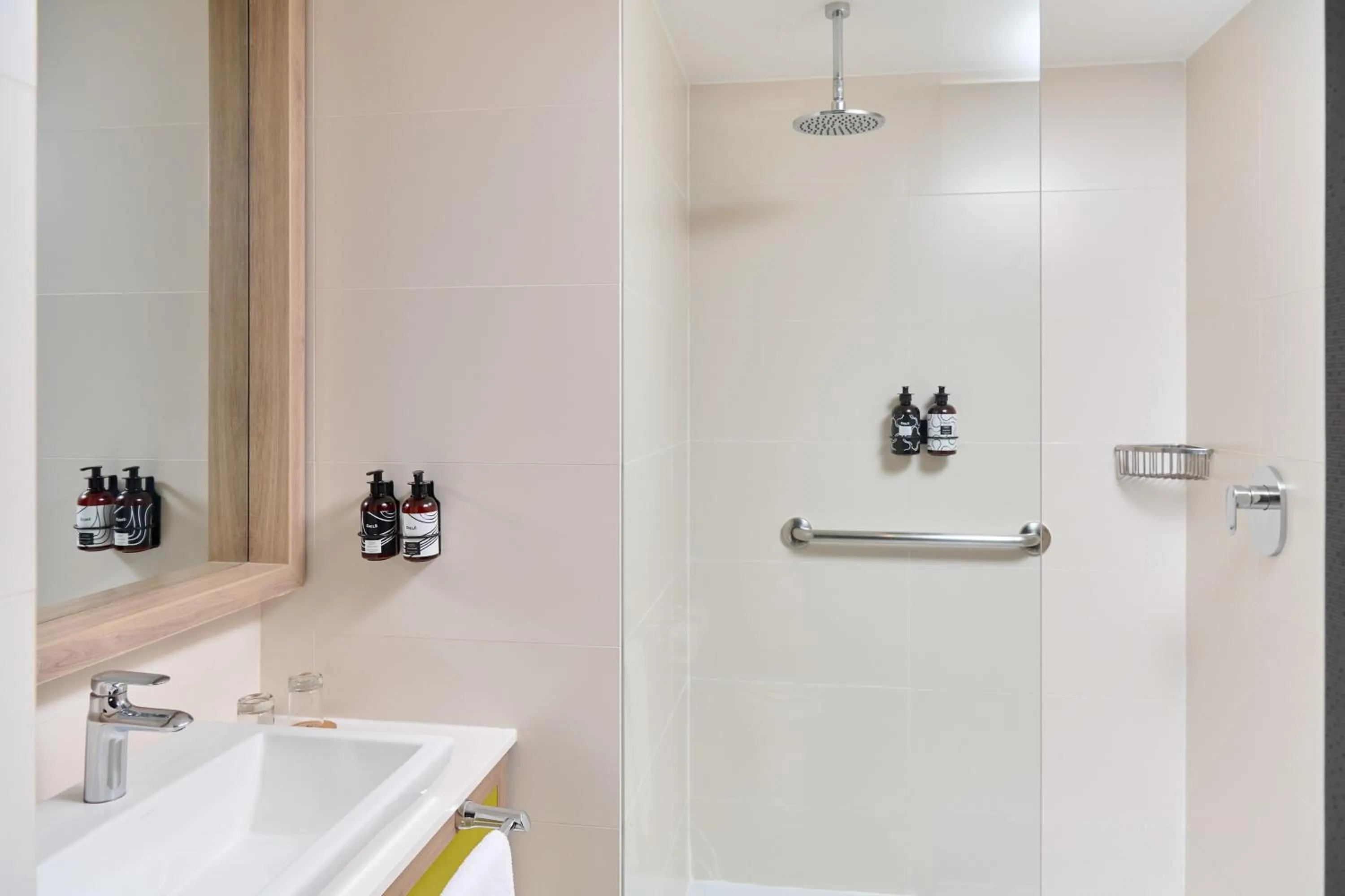 Shower in INNSiDE by Meliá Lima Miraflores