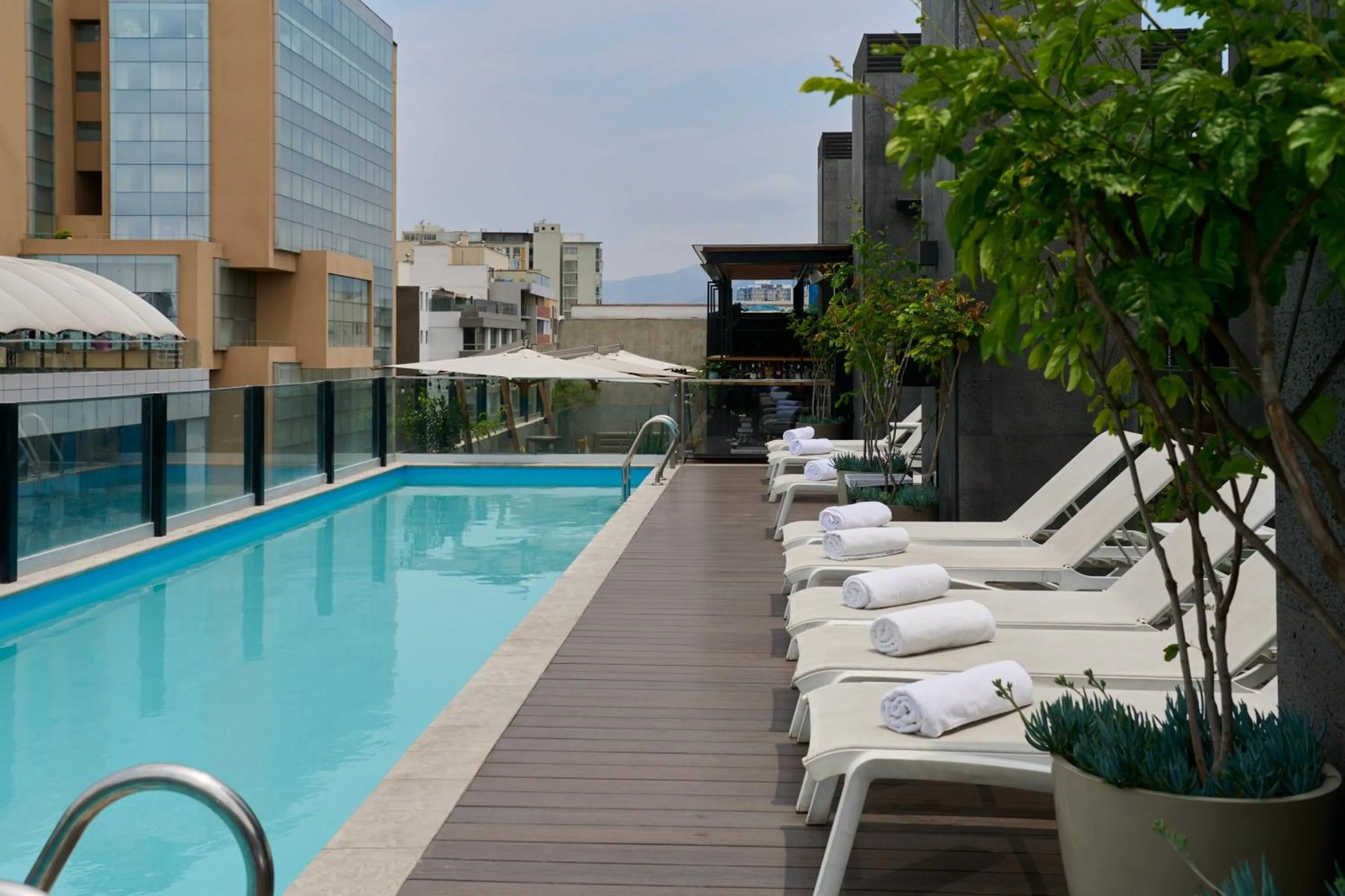 Swimming pool in INNSiDE by Meliá Lima Miraflores