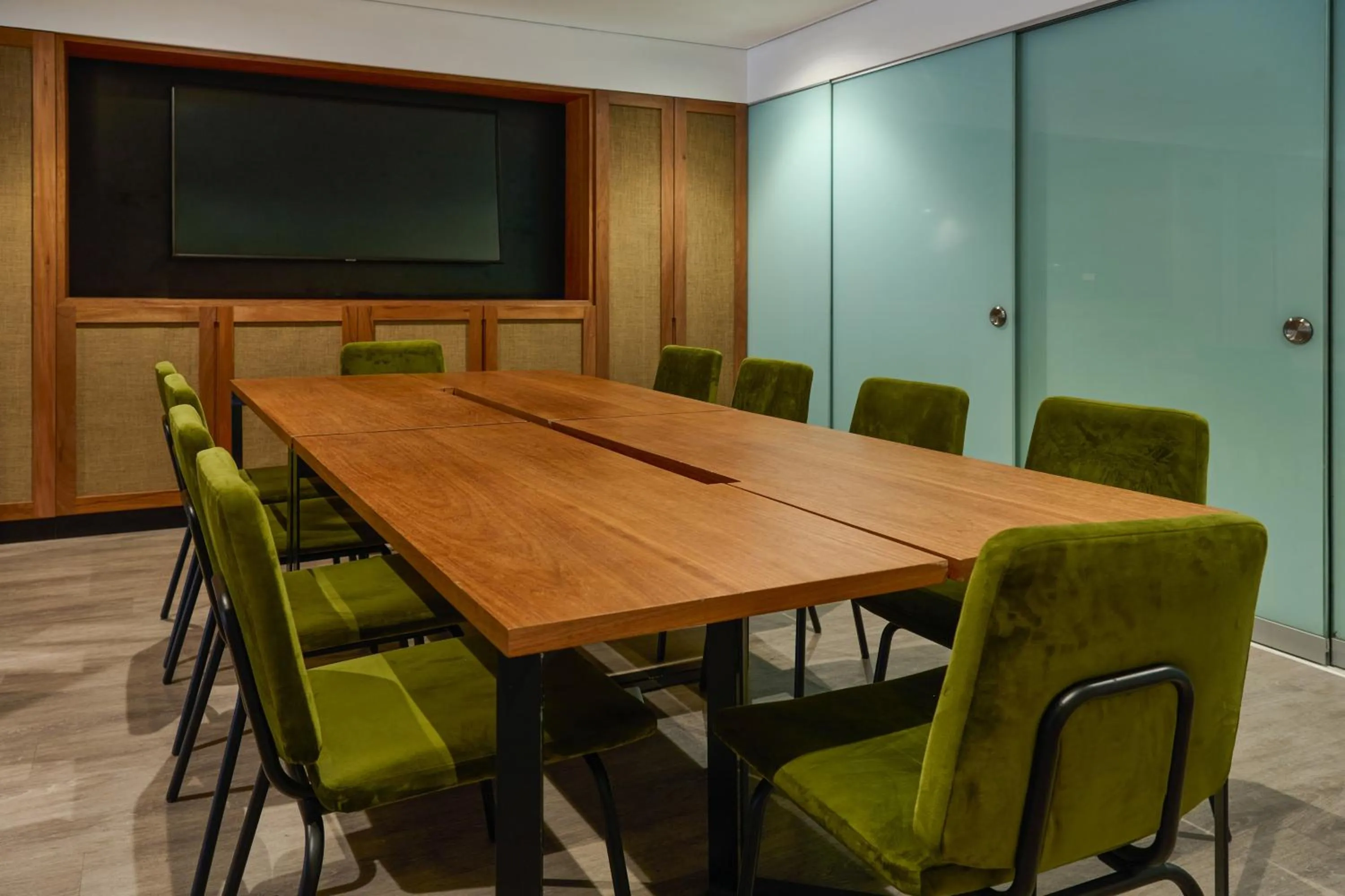 Meeting/conference room in INNSiDE by Meliá Lima Miraflores