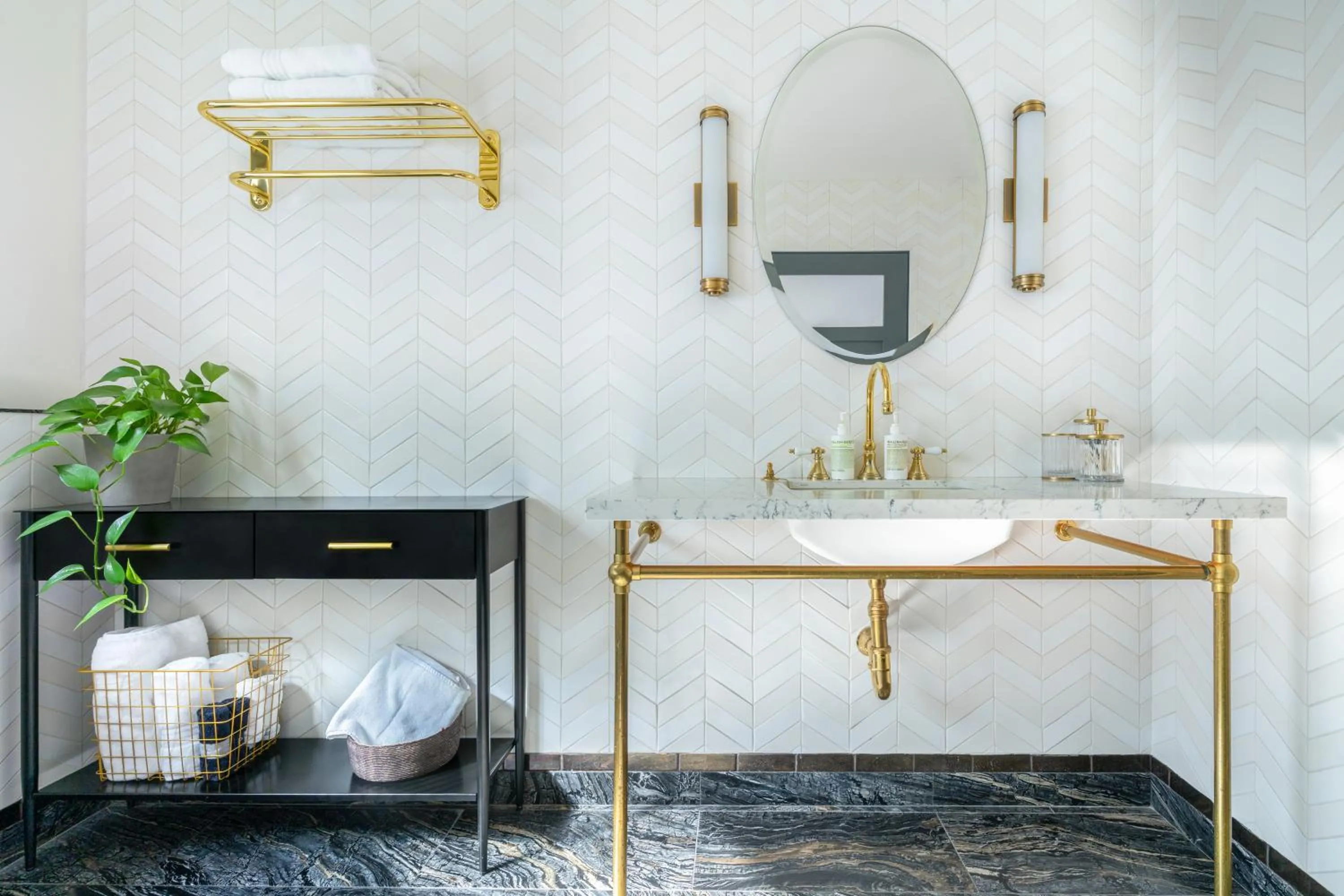 Bathroom in Gold-Diggers
