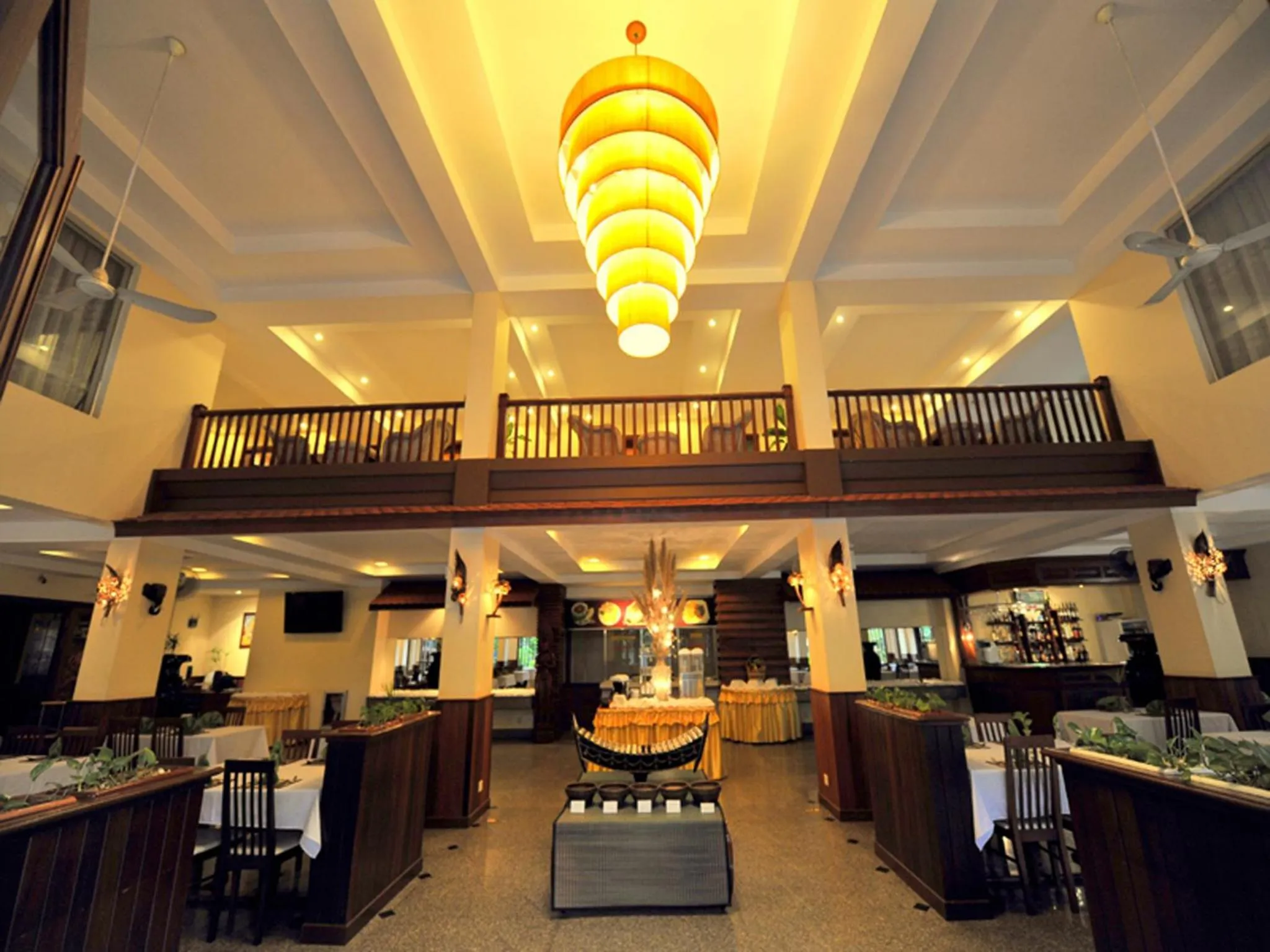 Restaurant/places to eat in City River Hotel