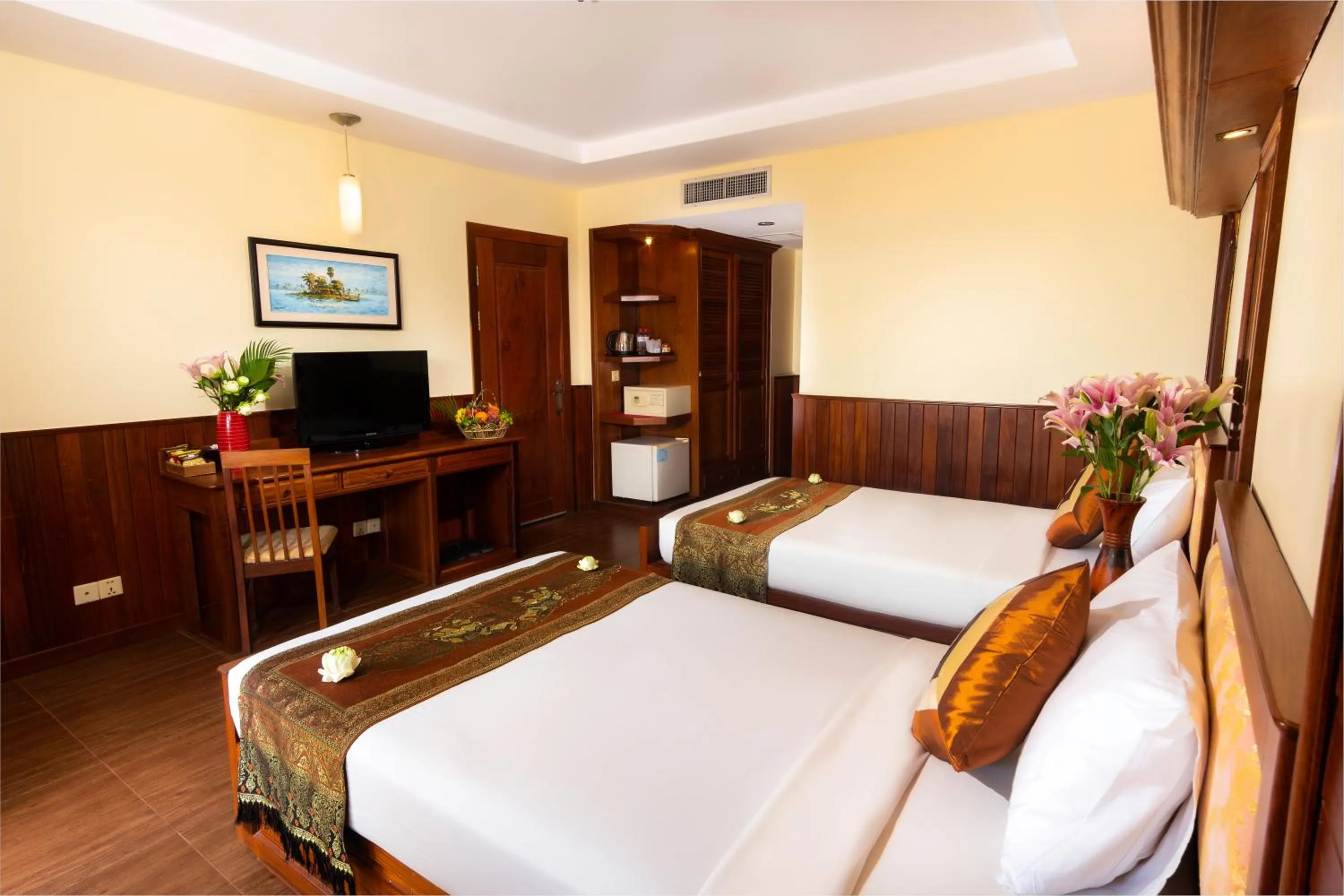 Bed in City River Hotel