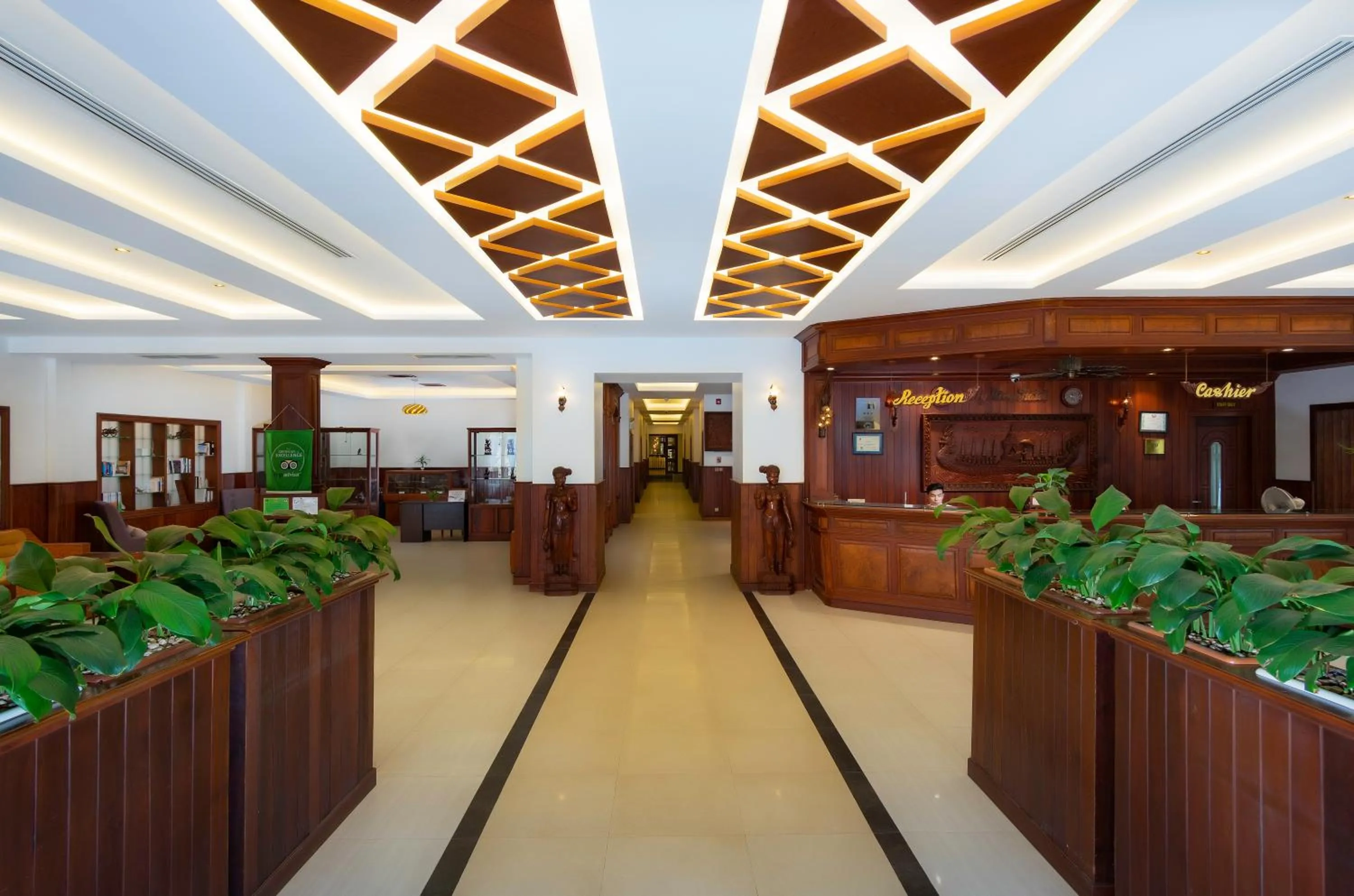 Lobby or reception in City River Hotel