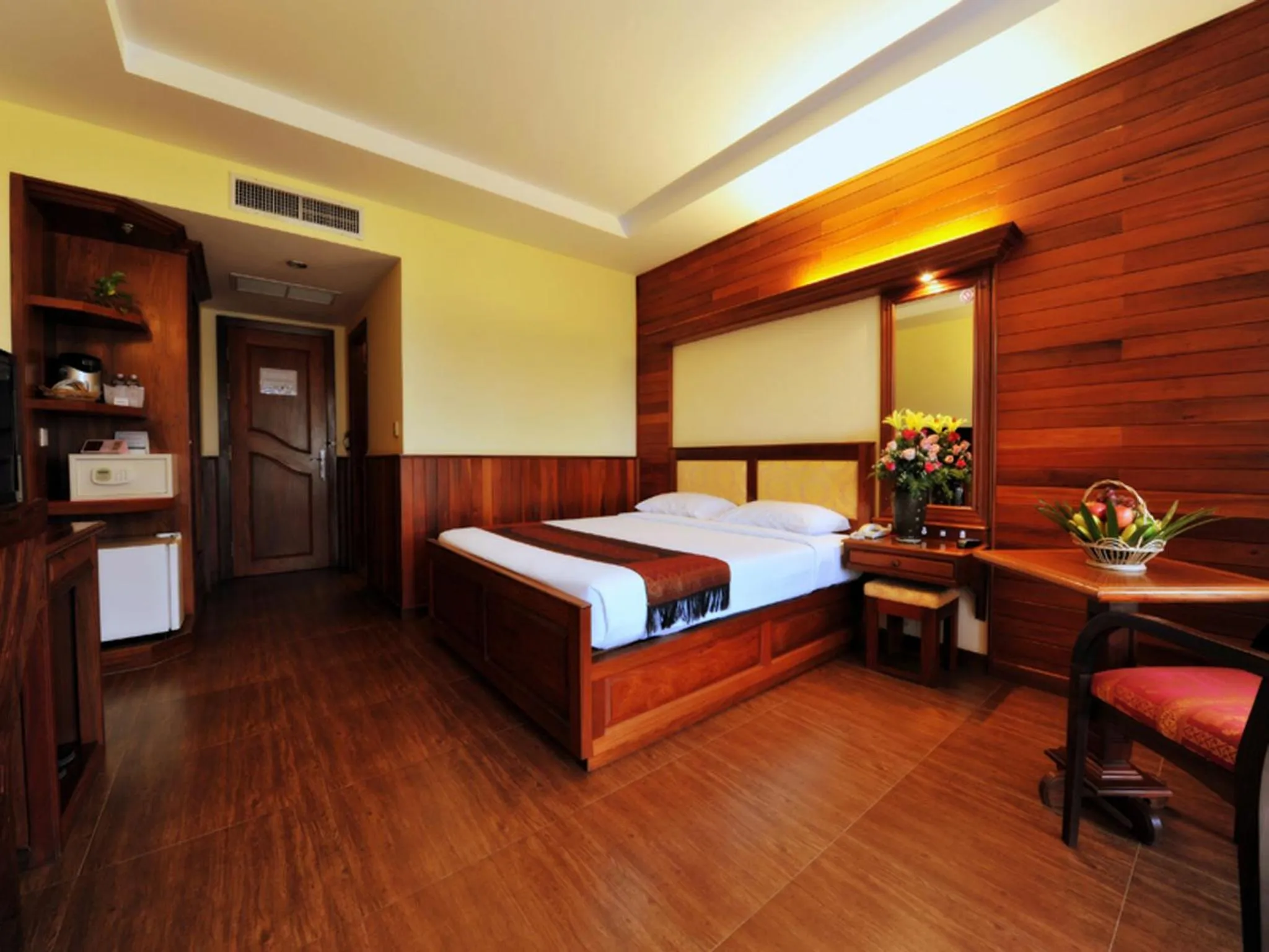 Photo of the whole room, Bed in City River Hotel