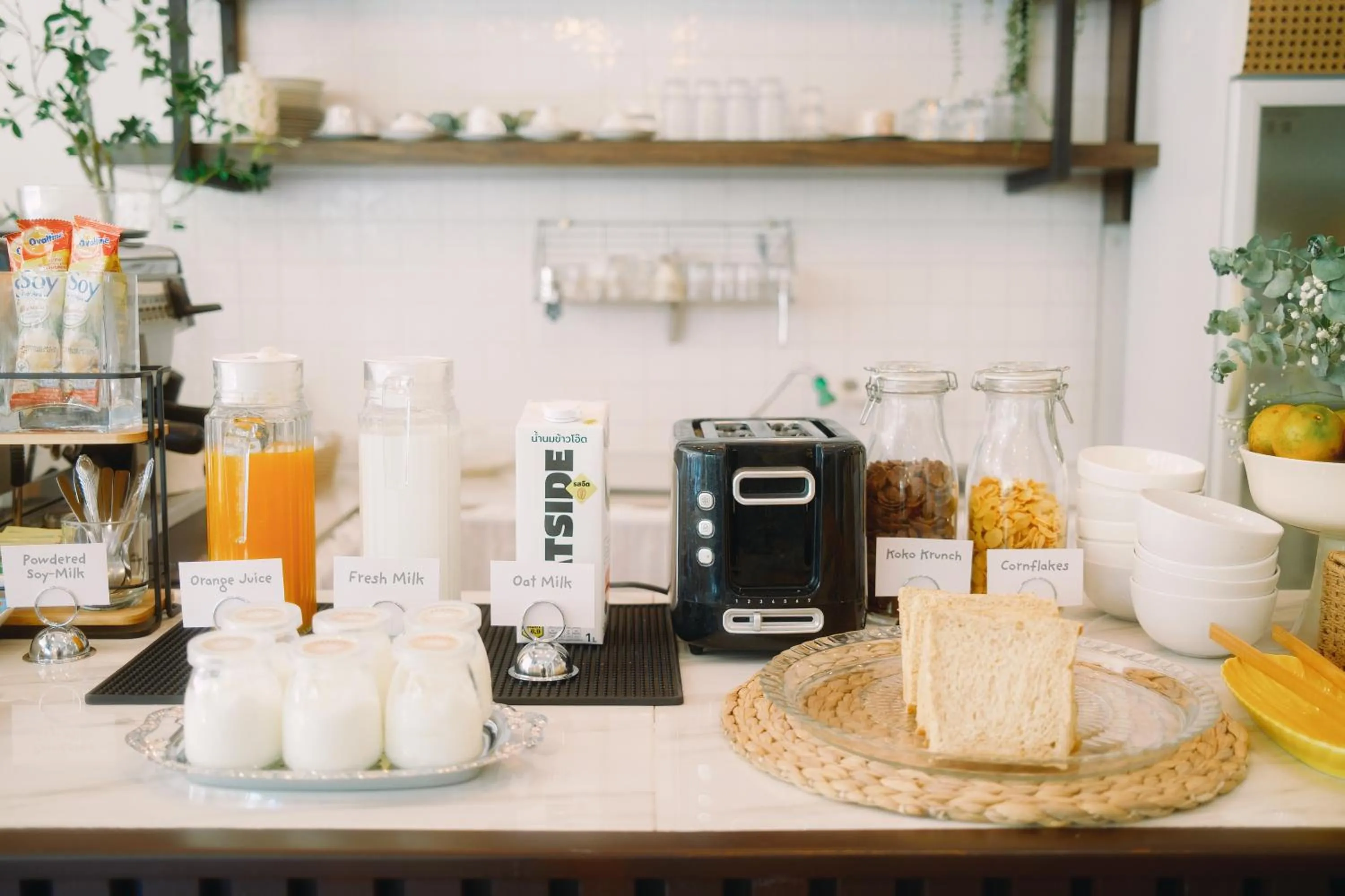 Breakfast in La Burie Gallery Hotel