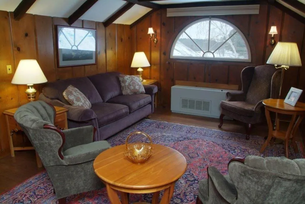 Living room in Publick House Historic Inn and Country Motor Lodge