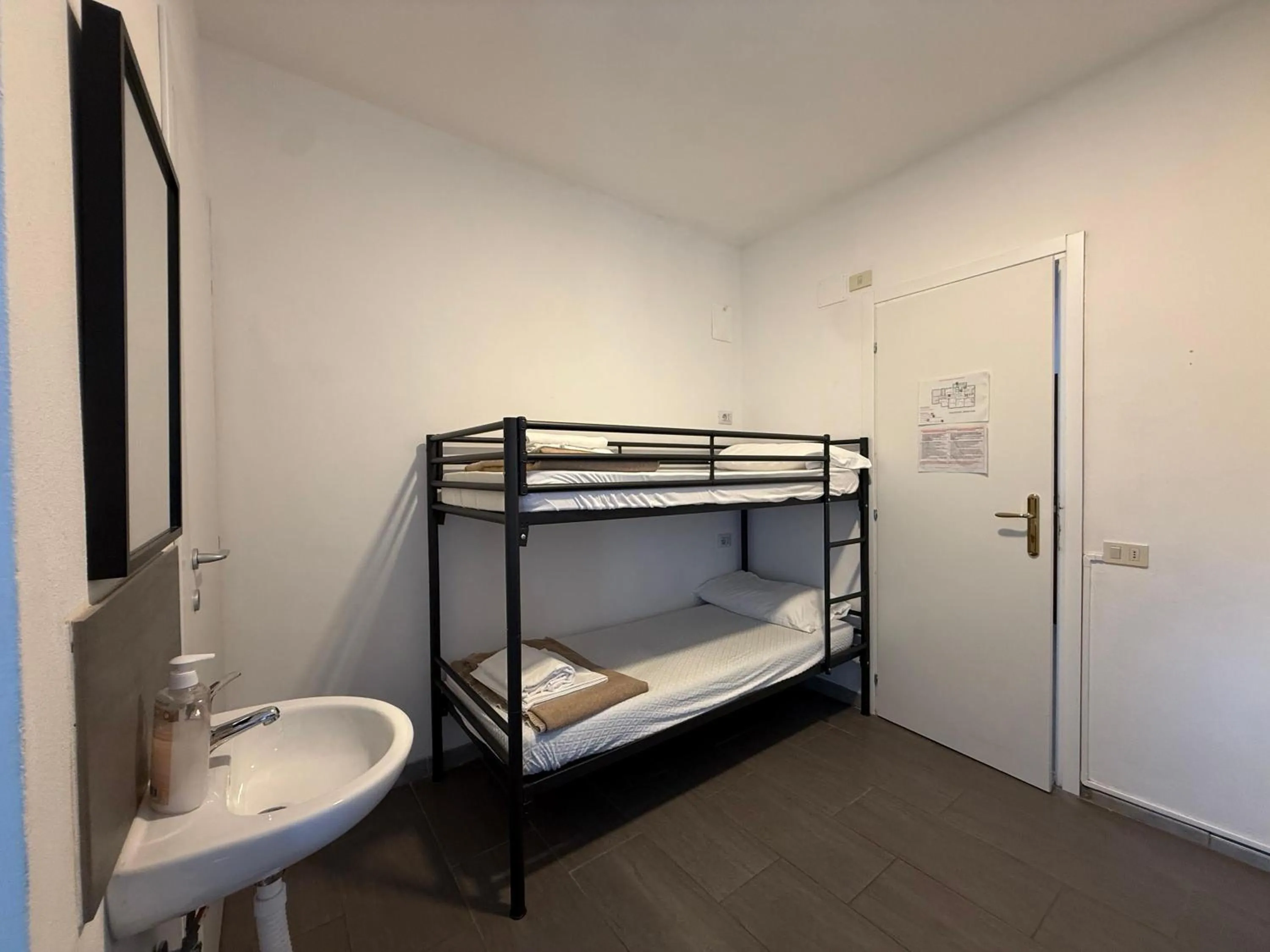 Bed in Lake Como Hostel