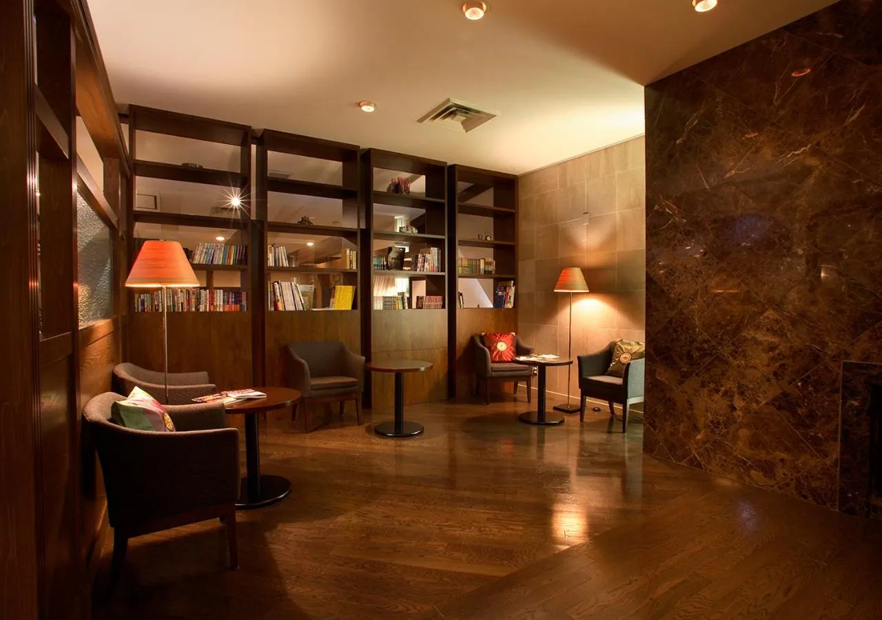 Library in Hotel Hanaan