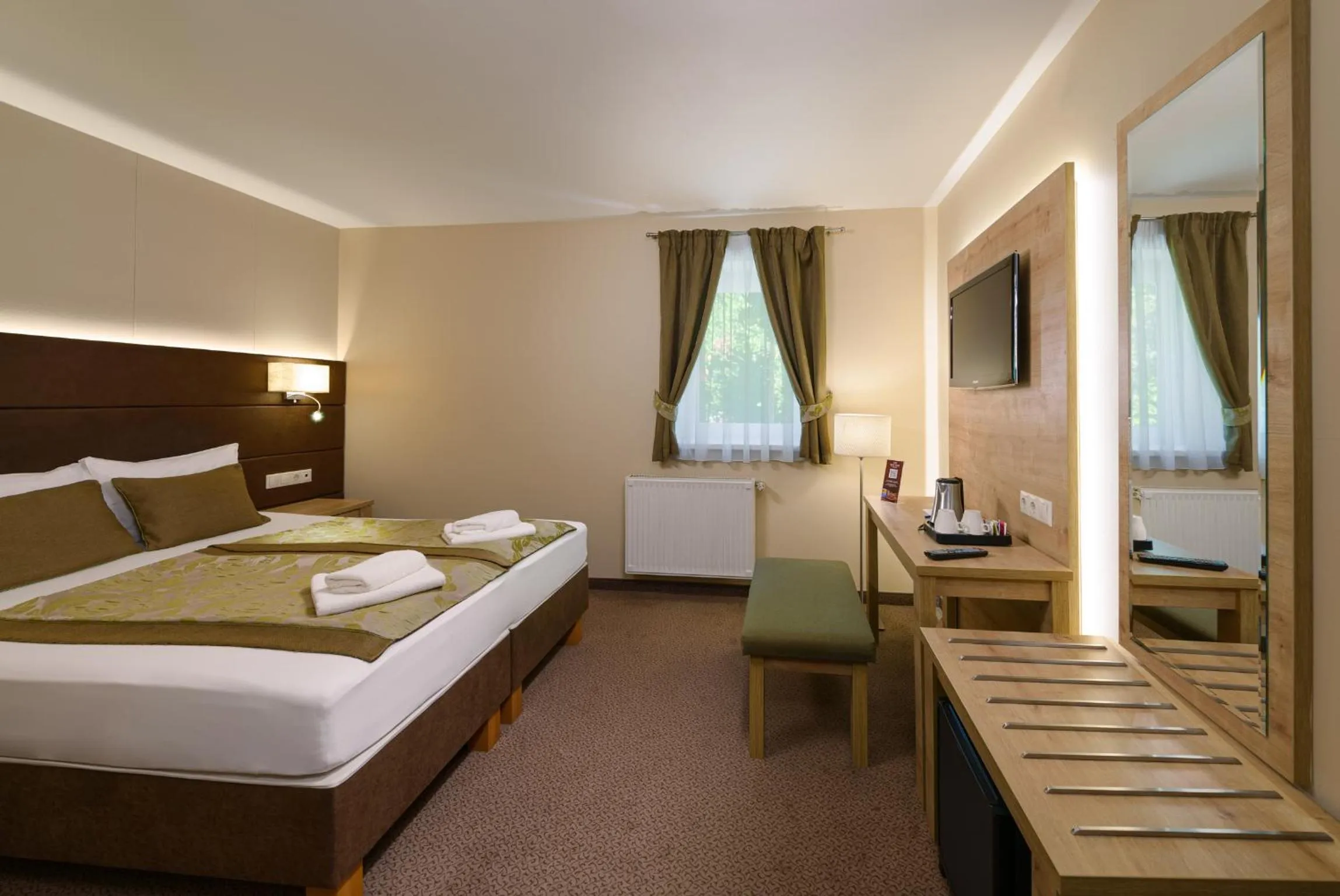 Photo of the whole room, Bed in Hotel Honti Wellness és Konferencia Szálloda