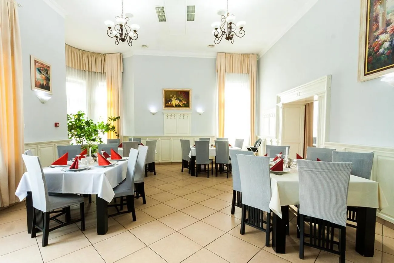 Astoria Hotel & Restaurant