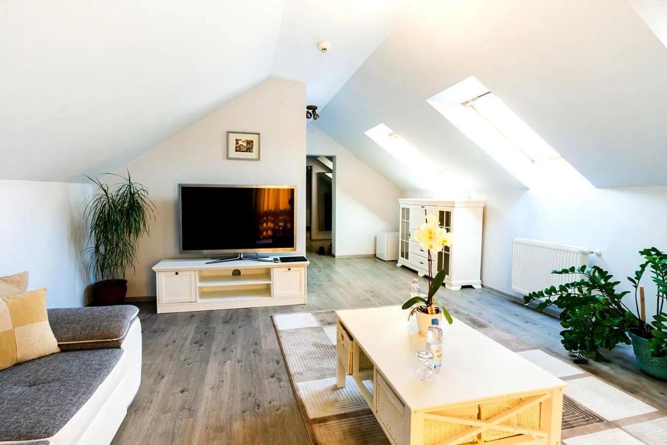 Astoria Hotel & Restaurant