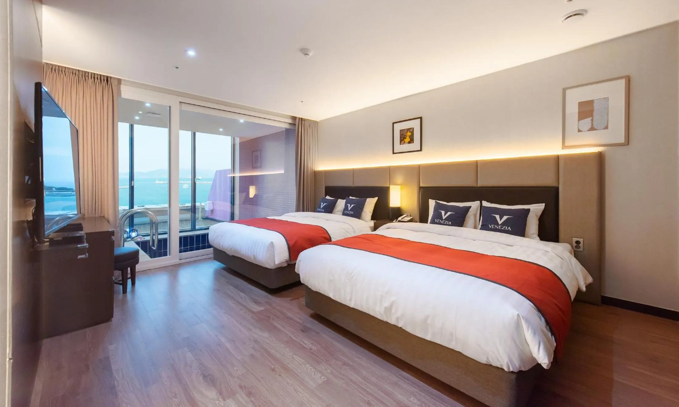 Bedroom, Bed in Venezia Hotel and Suite