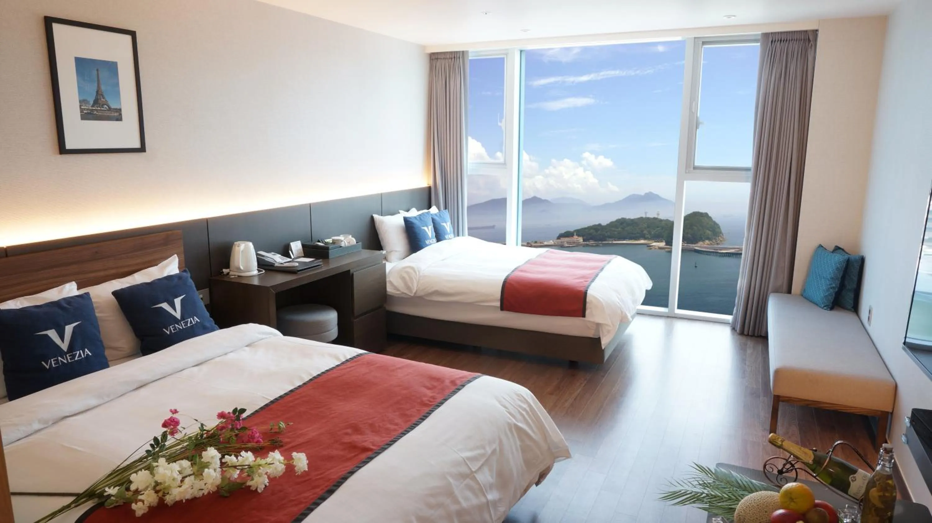 Bedroom, Bed in Venezia Hotel and Suite