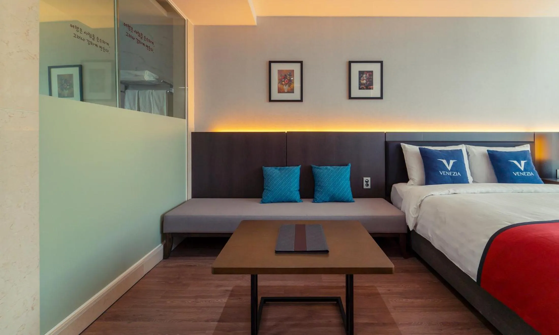 Bedroom, Bed in Venezia Hotel and Suite