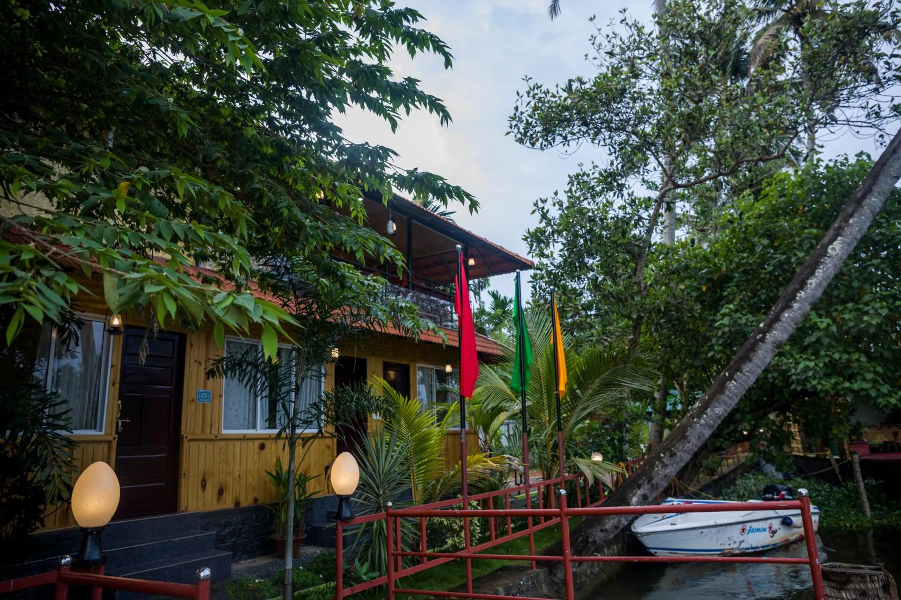 The Lake Paradise Boutique Resort