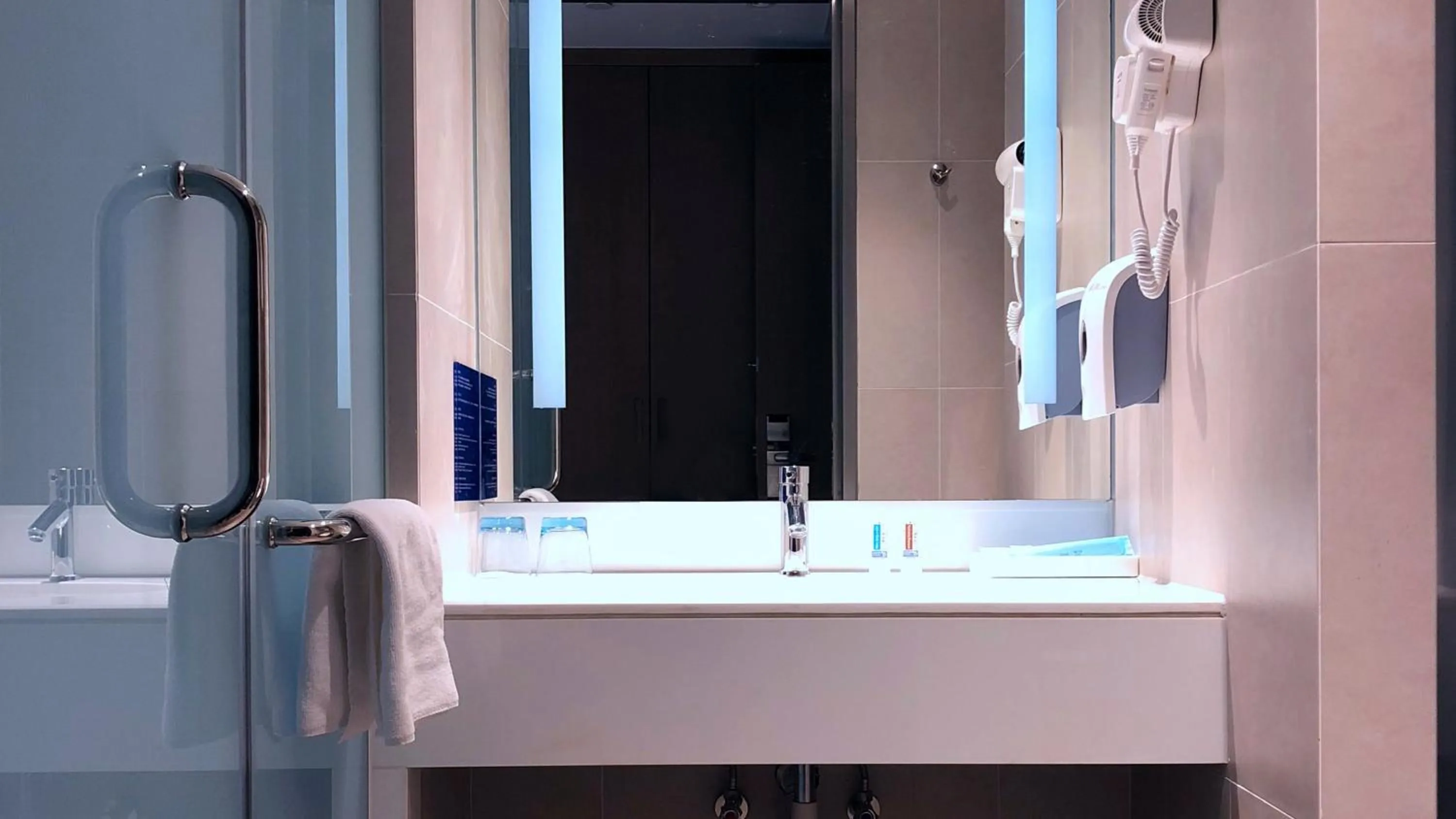 Photo of the whole room in Holiday Inn Express - Suzhou Industrial Park by IHG