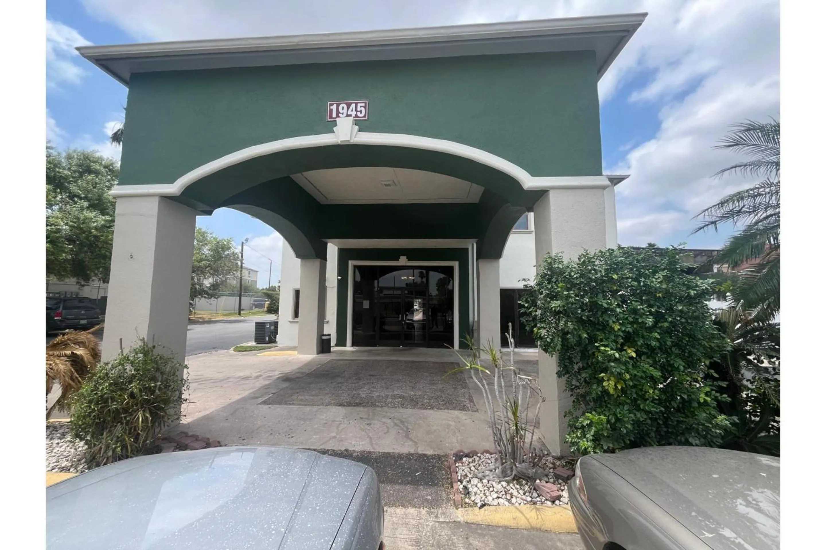 Facade/entrance in La Posada Inn By OYO Brownsville