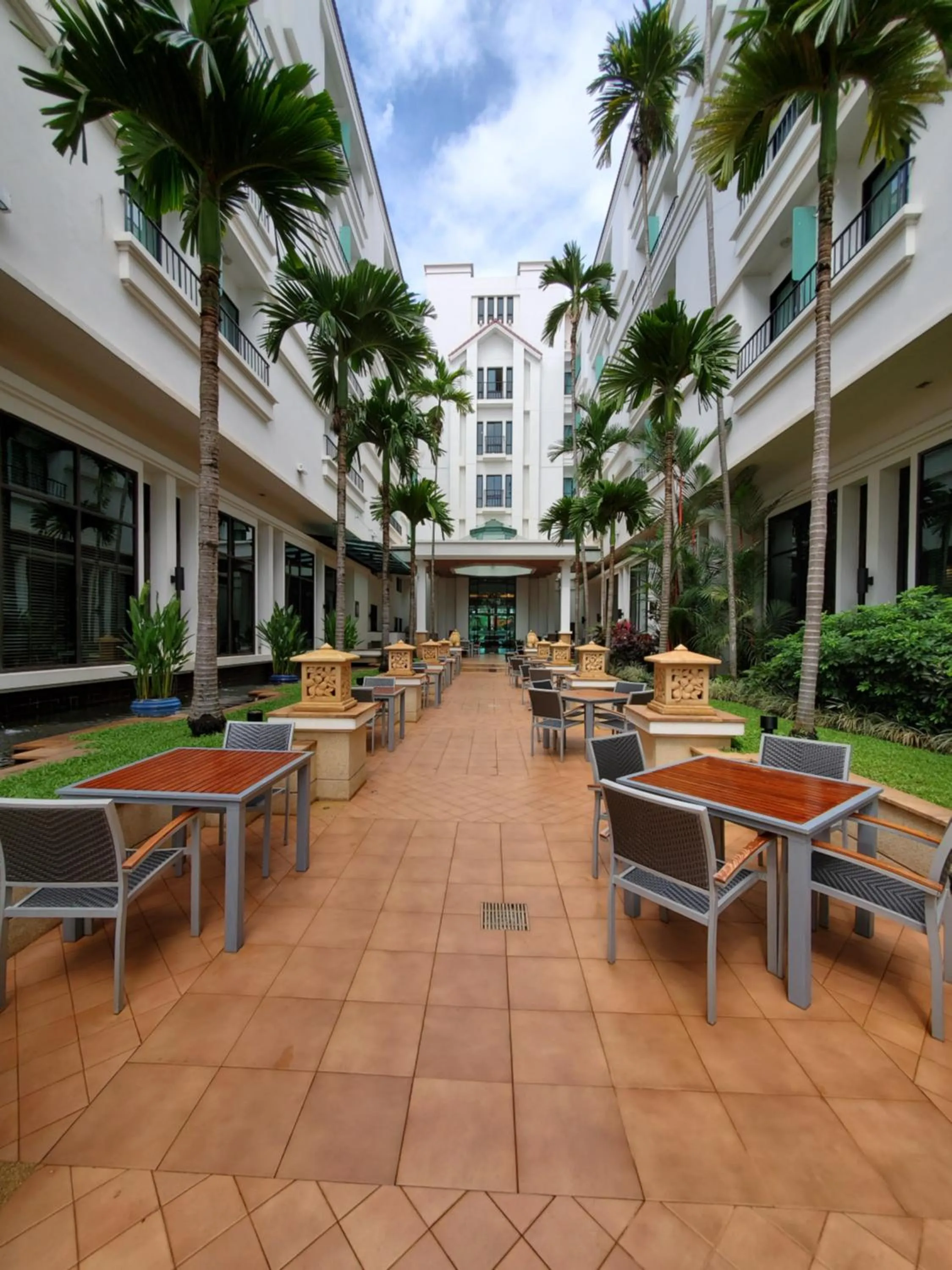 Quiet street view in Tara Angkor Hotel