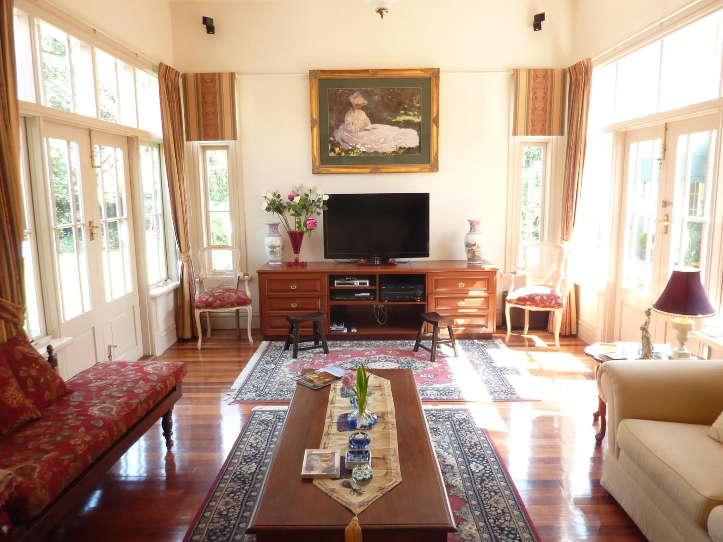 Library in Dalfruin B&B