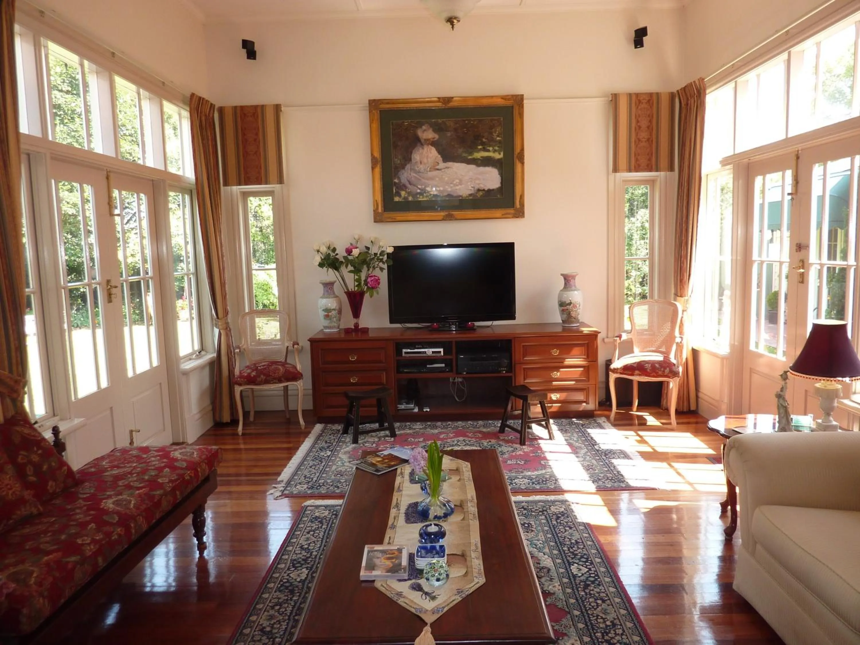 Library in Dalfruin B&B