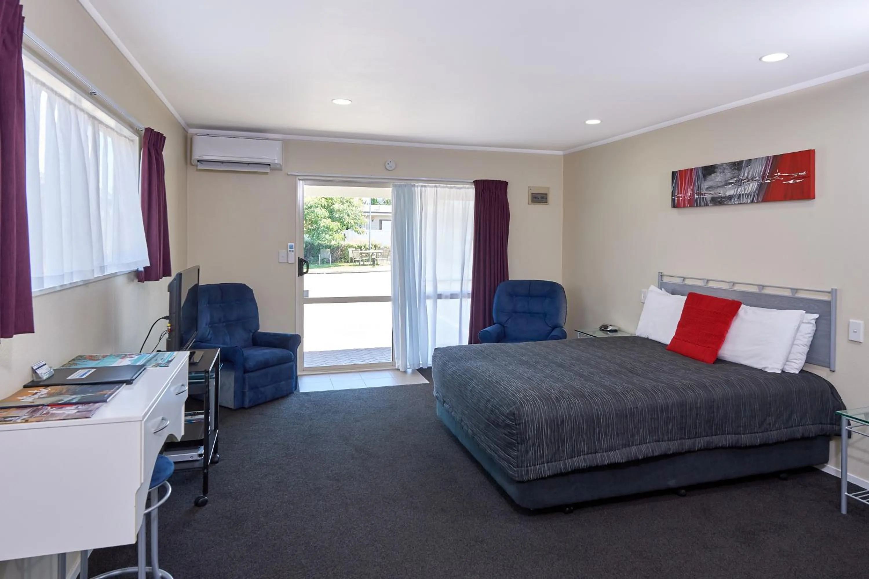 Bed in Livingston Motel