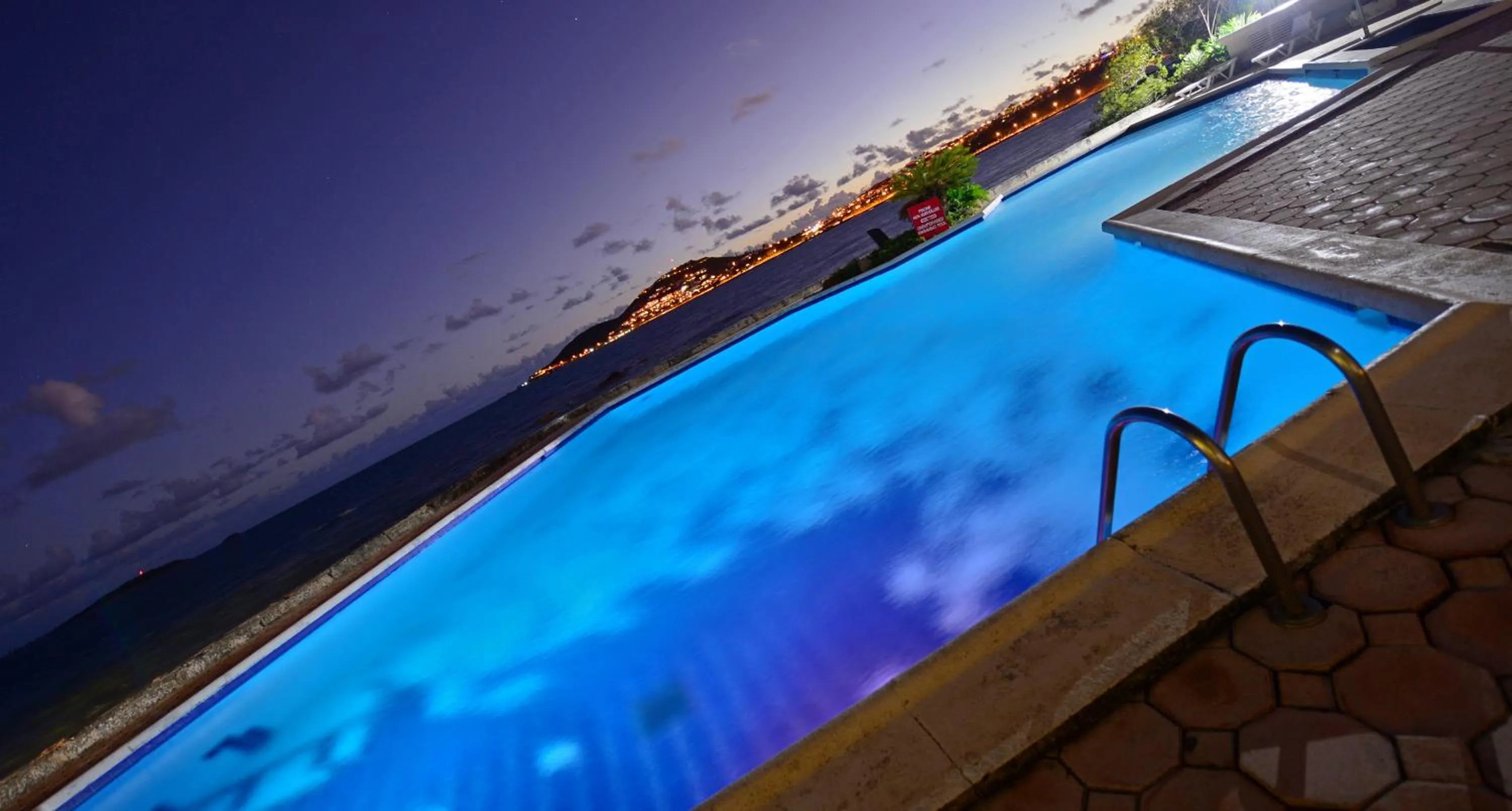 Night in Le Stanley Hôtel