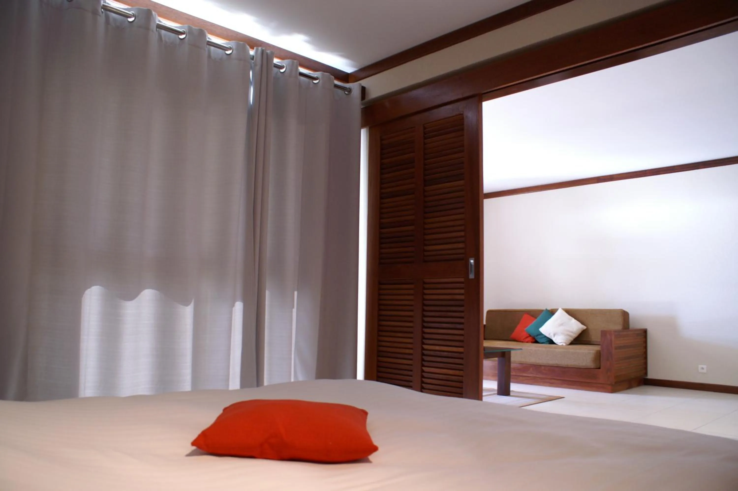 Seating area, Bed in Le Stanley Hôtel