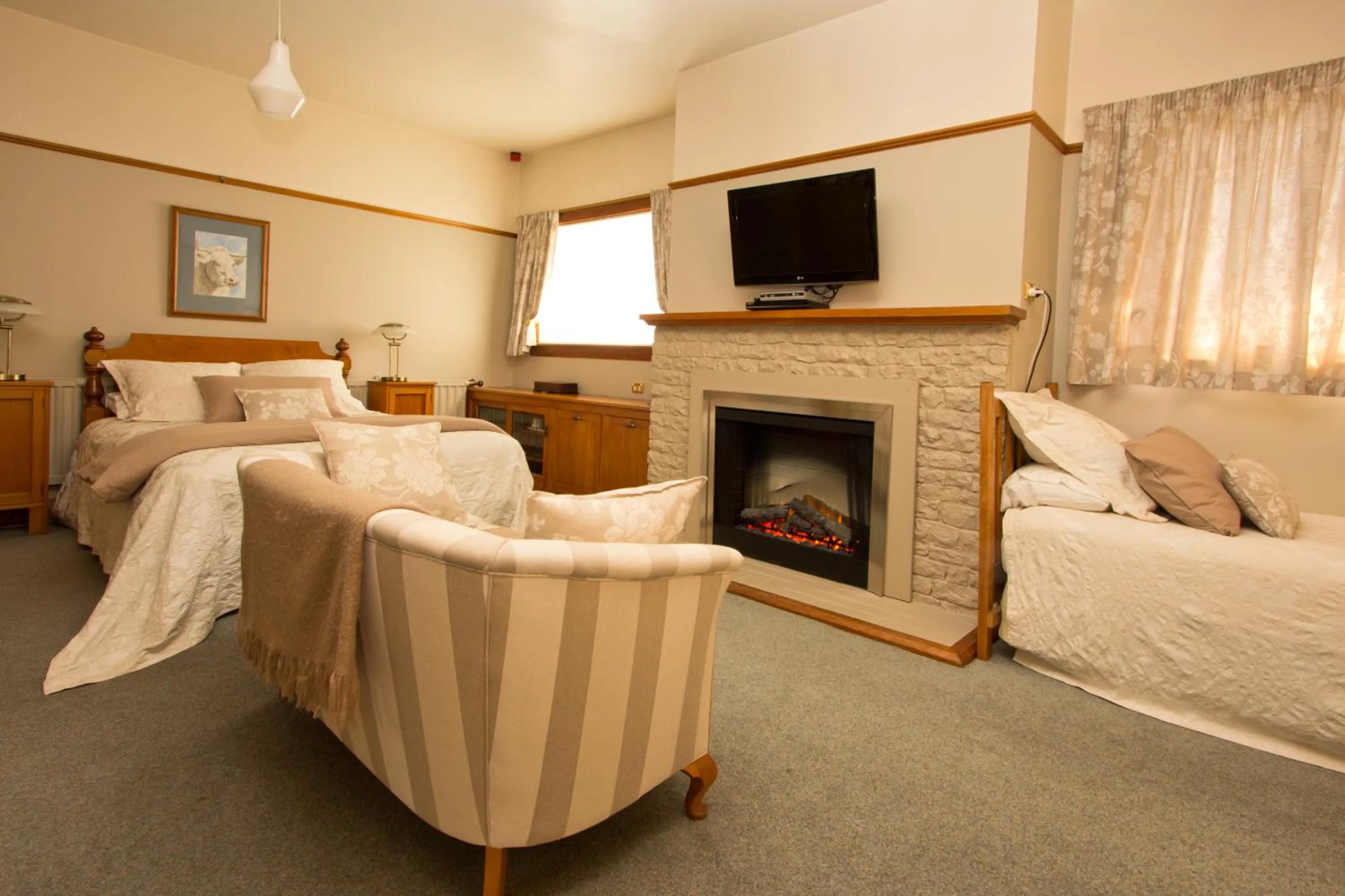 Photo of the whole room, Bed in Cheltenham House