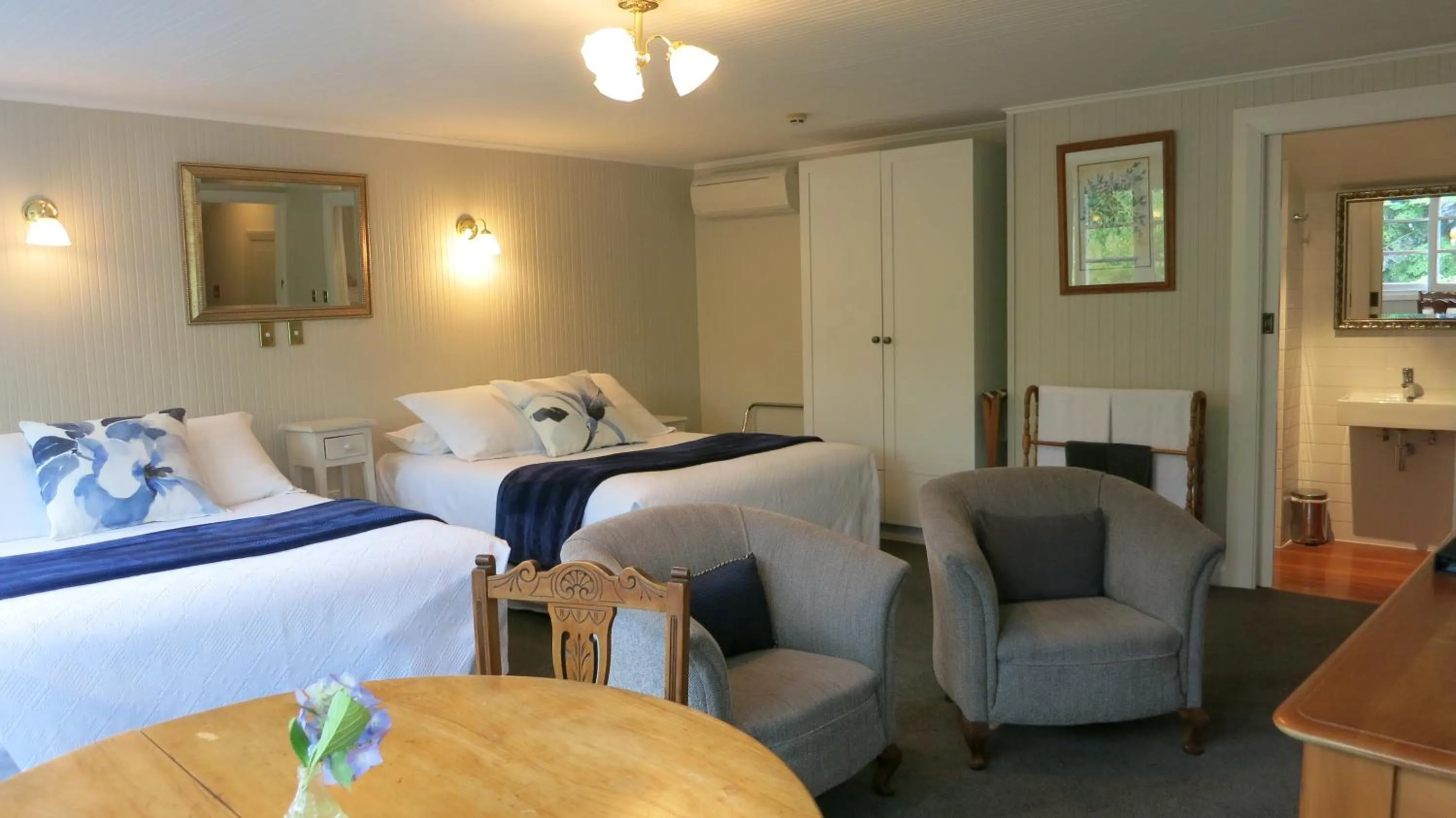 Bed in Cheltenham House