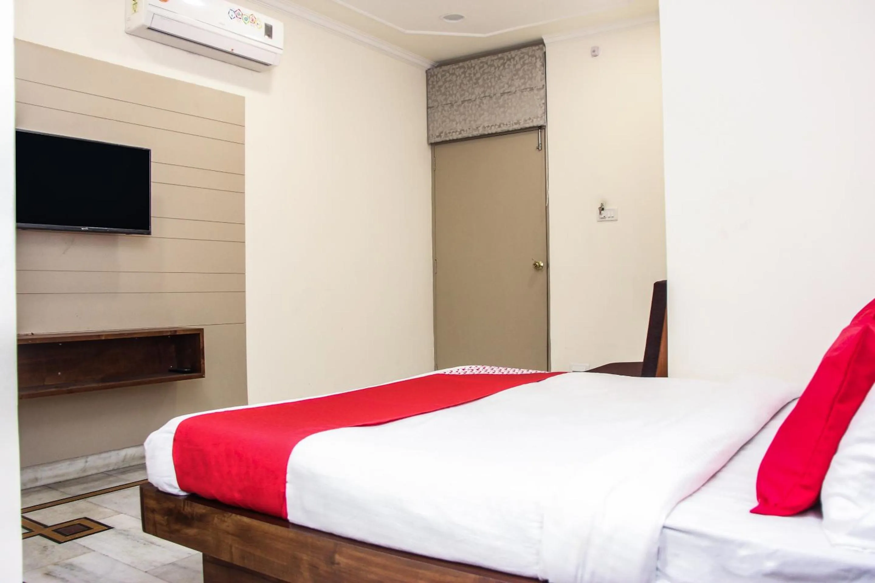 Bedroom, Bed in Collection O Chawla