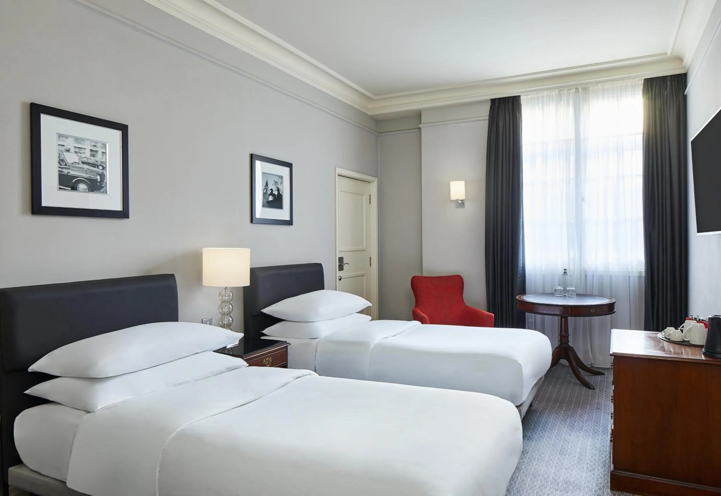 Bedroom, Bed in The Dilly