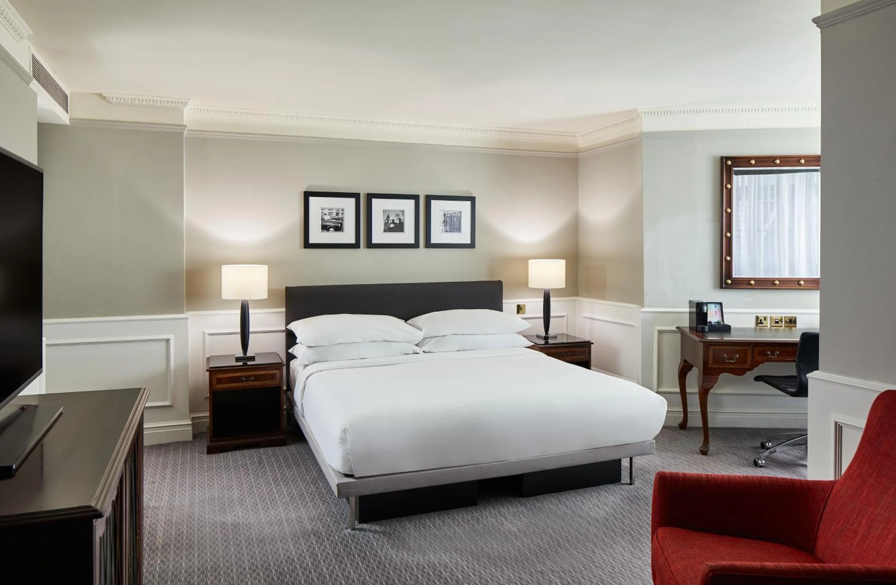 Bedroom, Bed in The Dilly