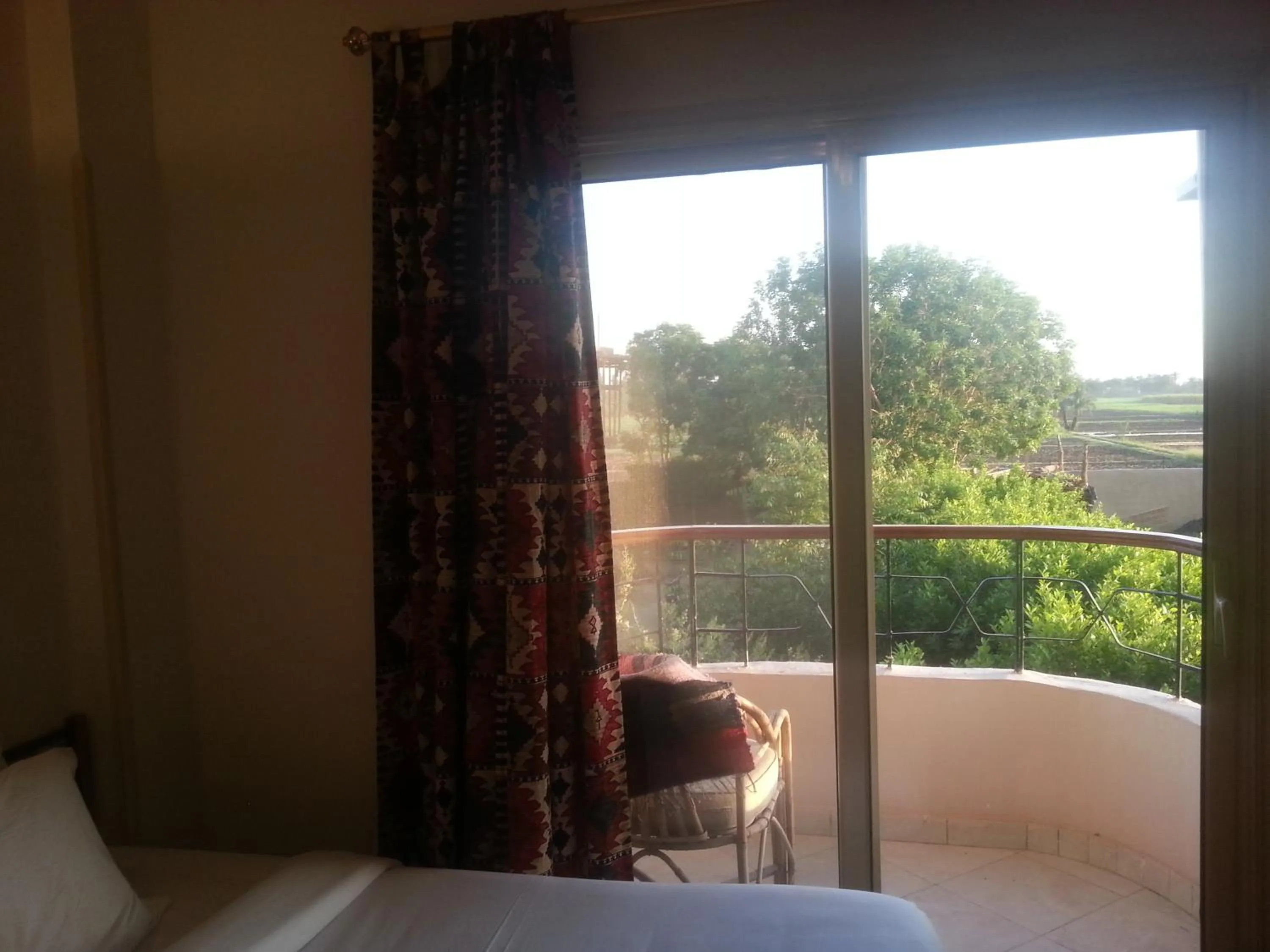 Balcony/Terrace, Bed in New Memnon Hotel