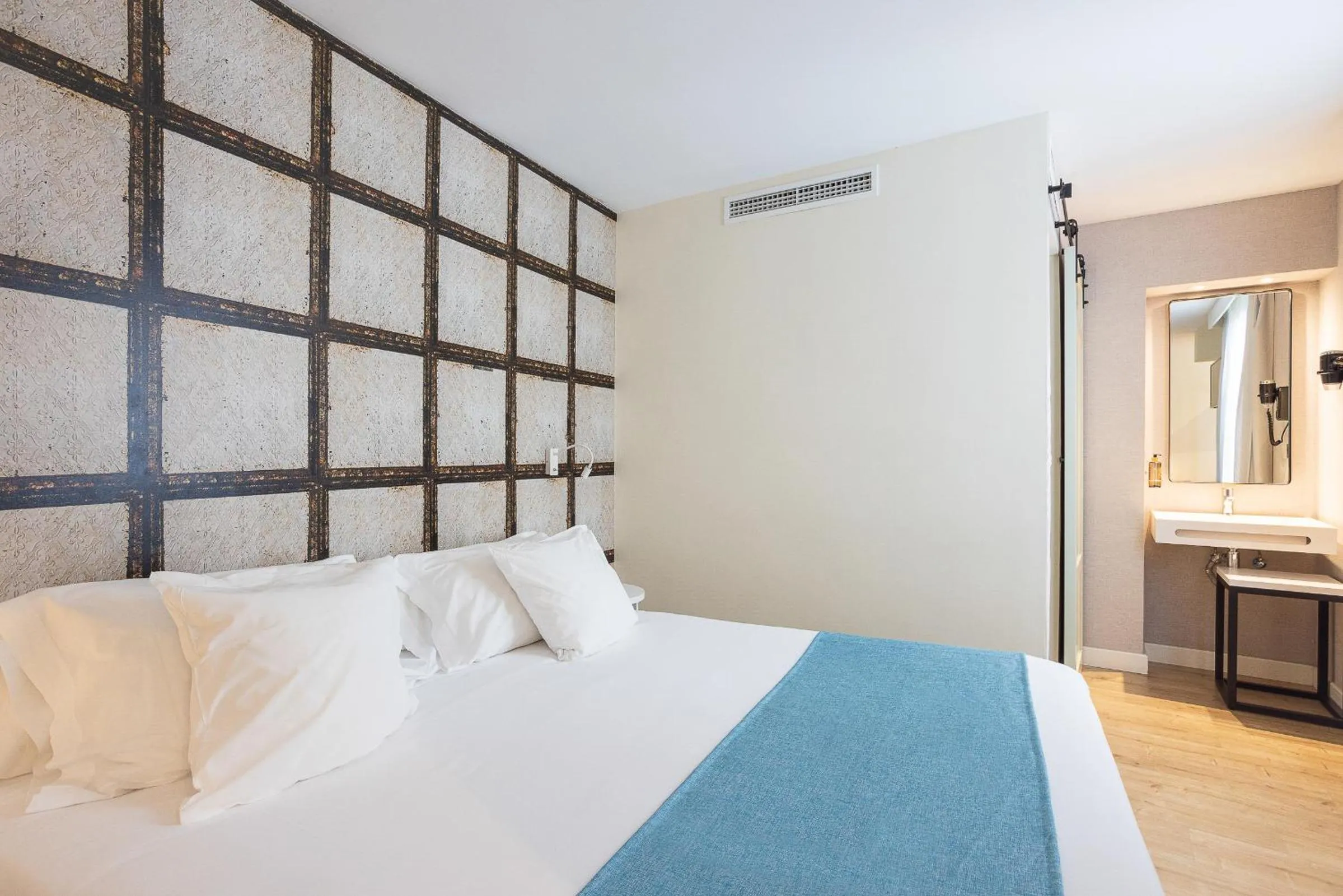 Bed in Madeinterranea Suites