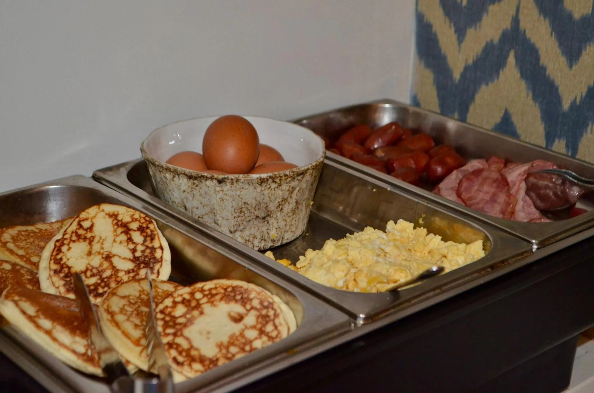 Buffet breakfast in Madeinterranea Suites