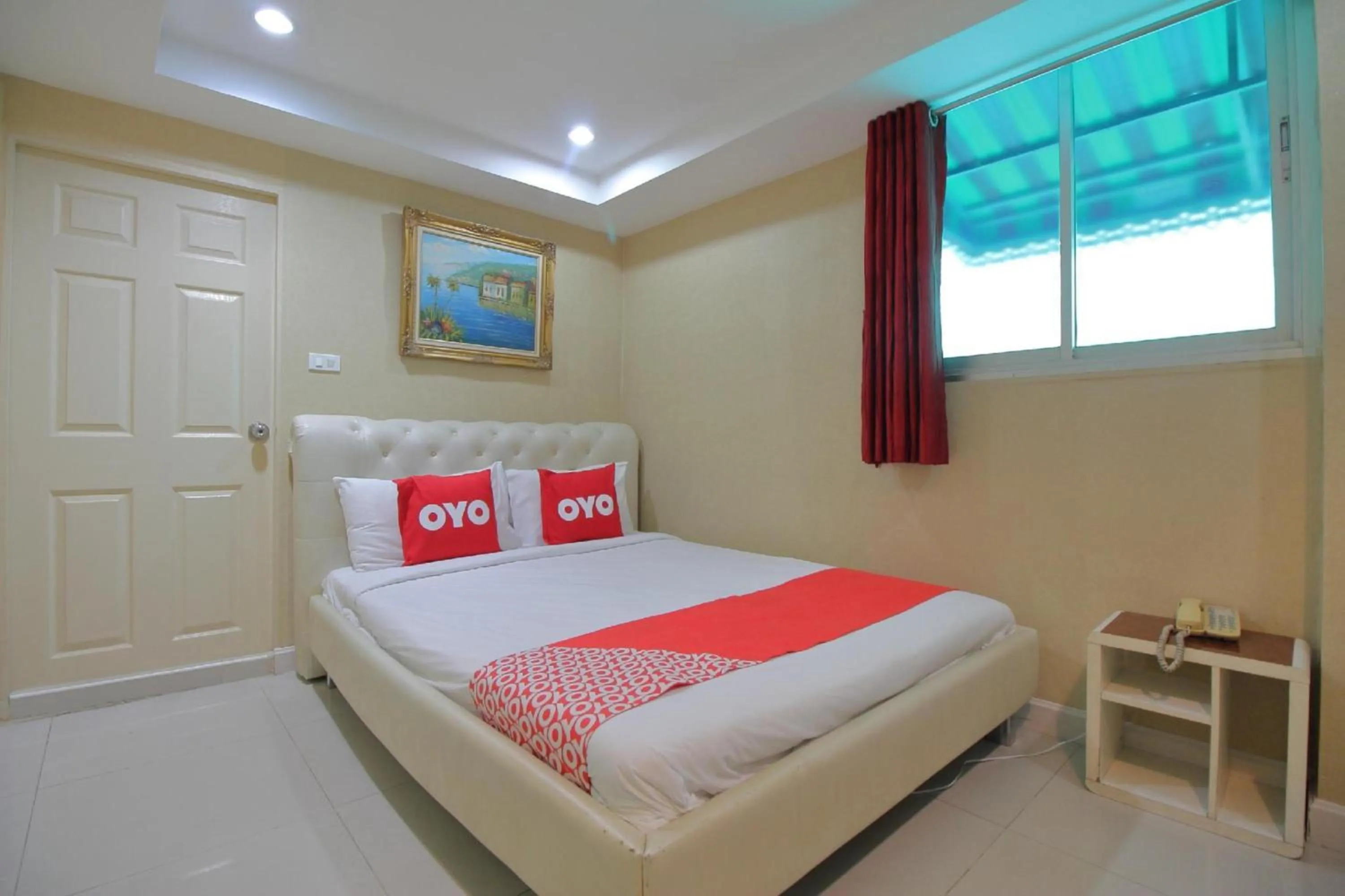 Bedroom, Bed in Diamond Residence Silom