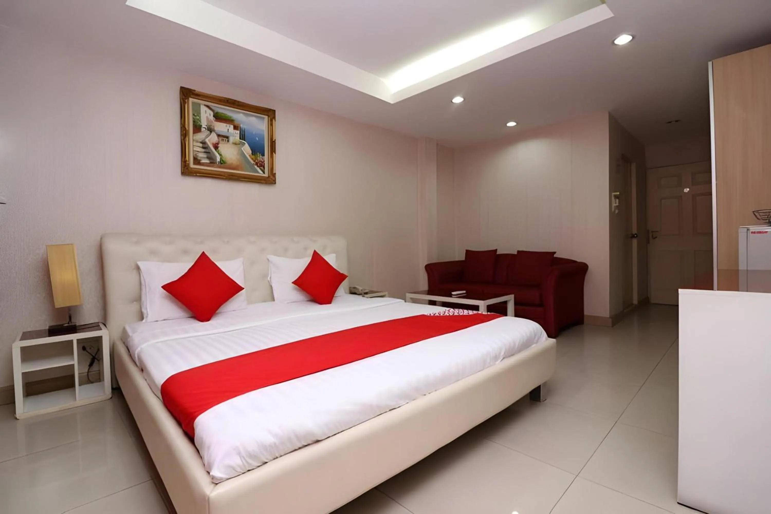 Bedroom, Bed in Diamond Residence Silom